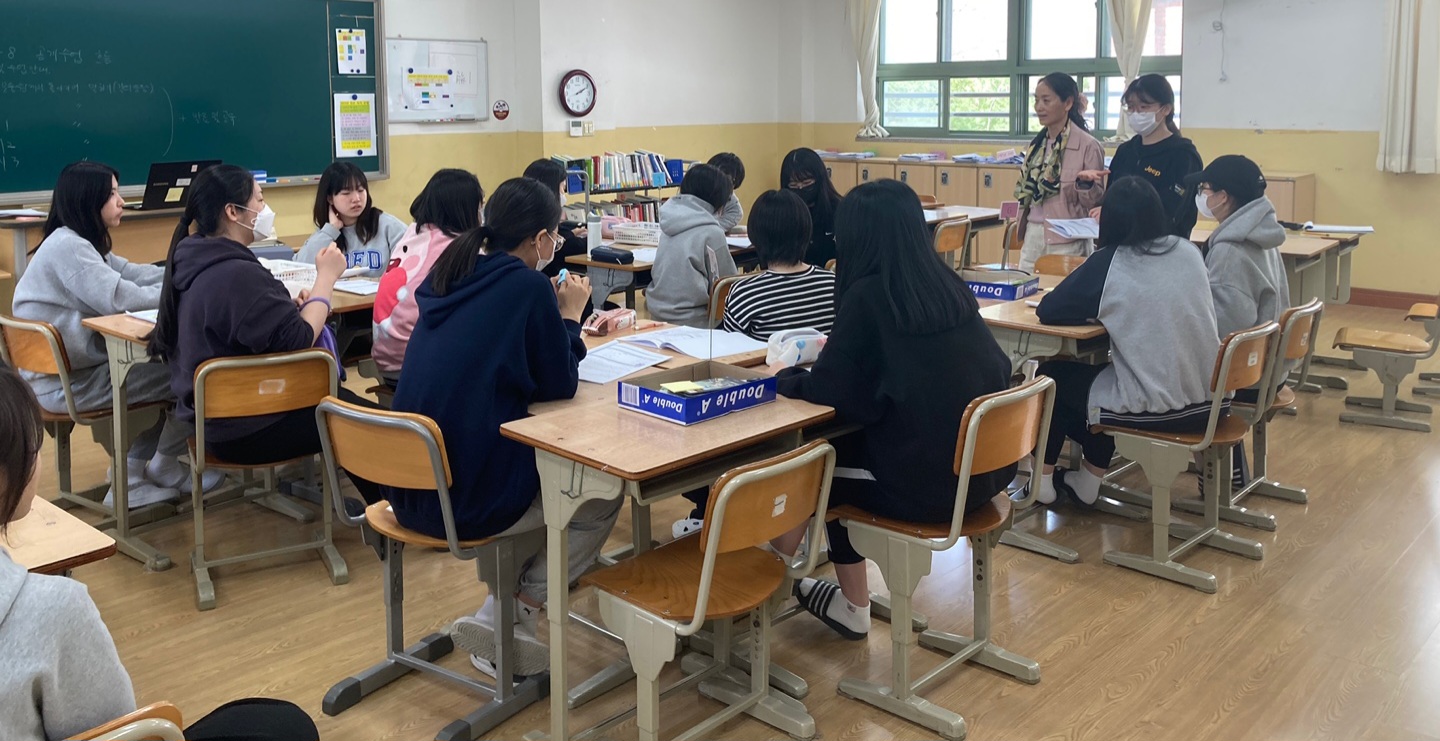 ‘경남 수업 나눔의 메카’ 김해분성여고, 동료 교사 수업 나눔 및 수석교사 공개 수업 주간 운영 - 관련이미지1