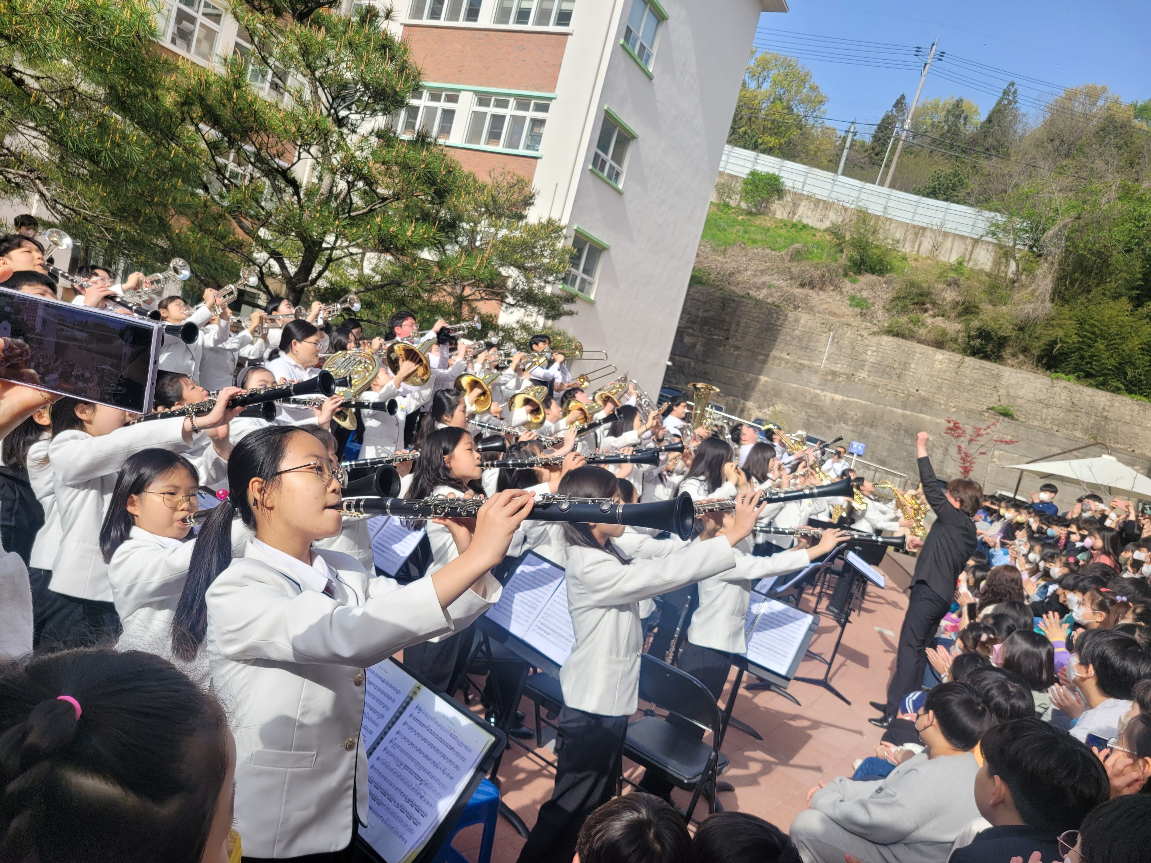마산신월초, 교육공동체가 함께 만들어가는 감동의 하모니 - 관련이미지1