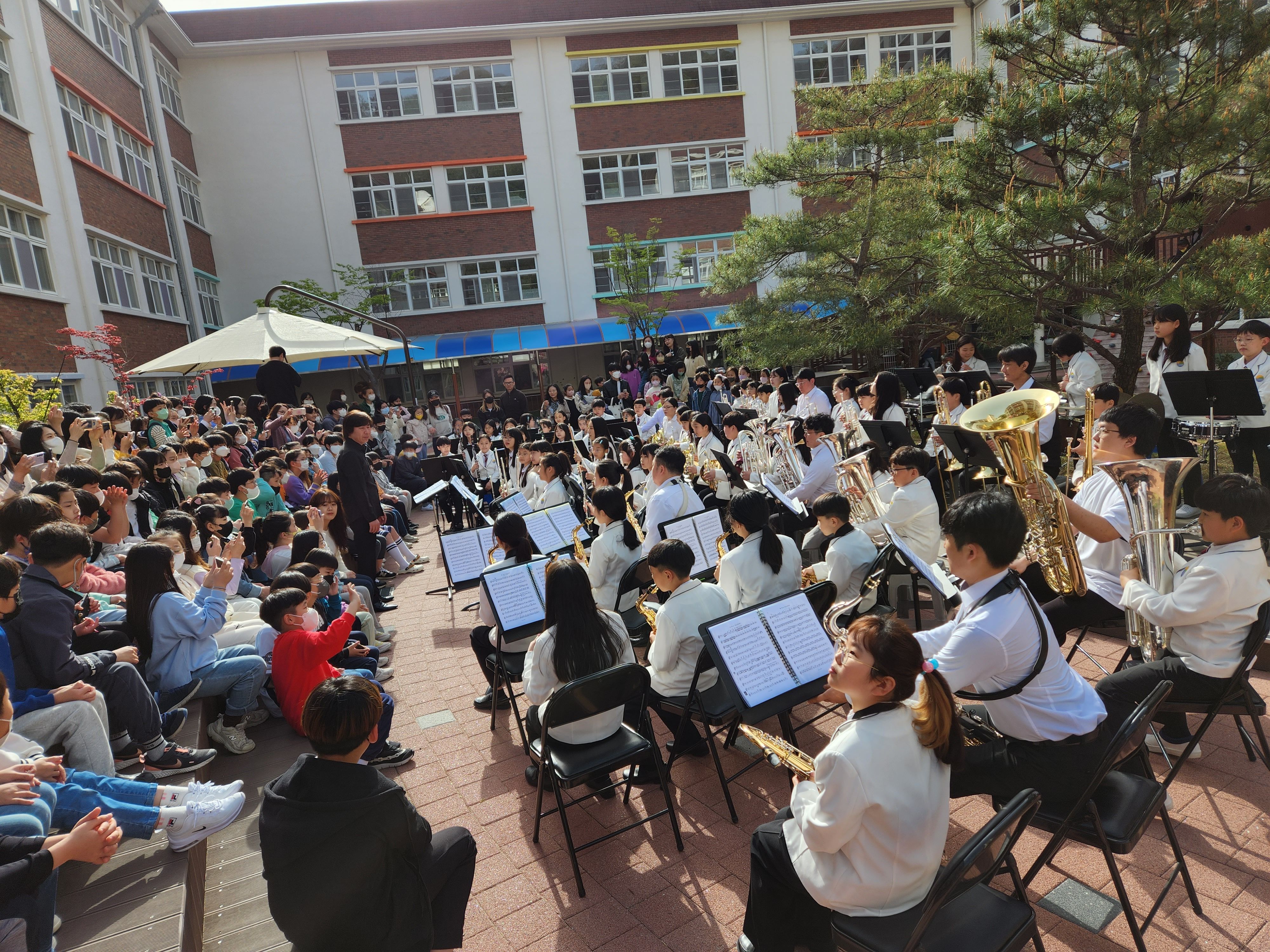 마산신월초, 교육공동체가 함께 만들어가는 감동의 하모니 - 관련이미지2