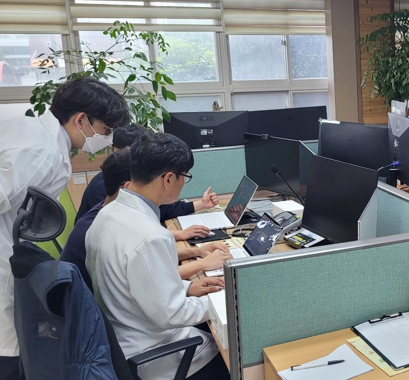 김해합성초등학교, 다문화가정·이주배경 마을주민 대상 무료진료소 열어 - 관련이미지1