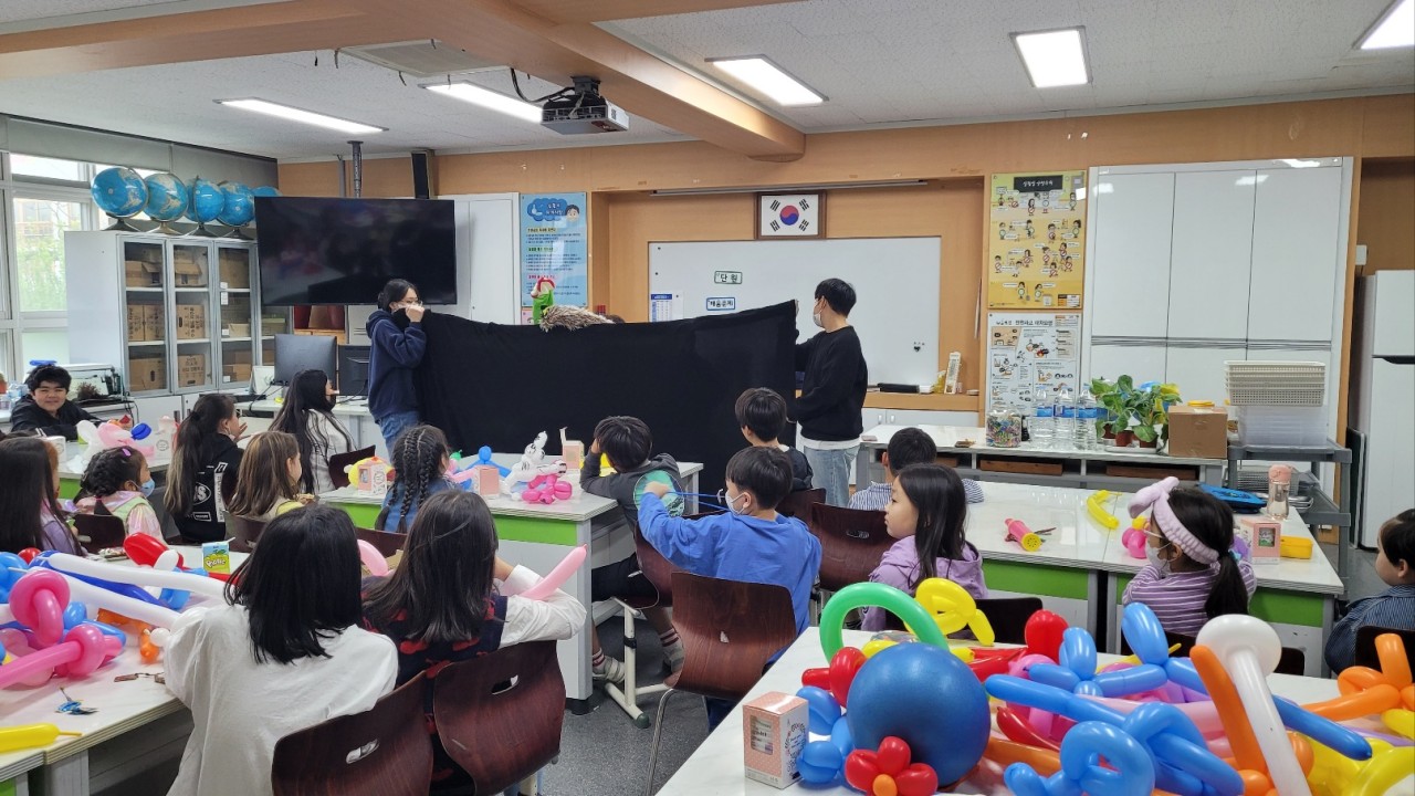 김해합성초등학교, 다문화가정·이주배경 마을주민 대상 무료진료소 열어 - 관련이미지3
