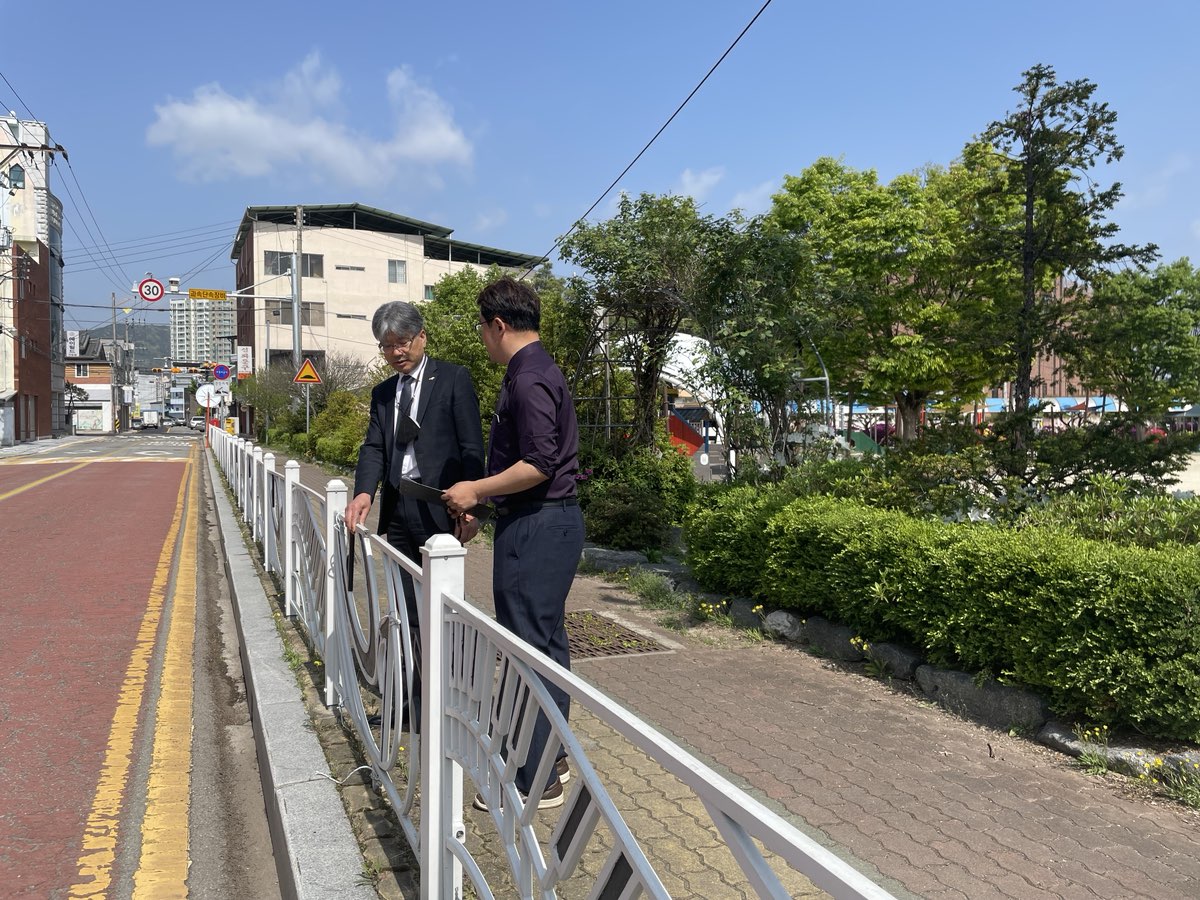 거창교육지원청, 2023. 경남교육 안전주간 활용 어린이보호구역 내 시설물(방호울타리 등) 점검 - 관련이미지1