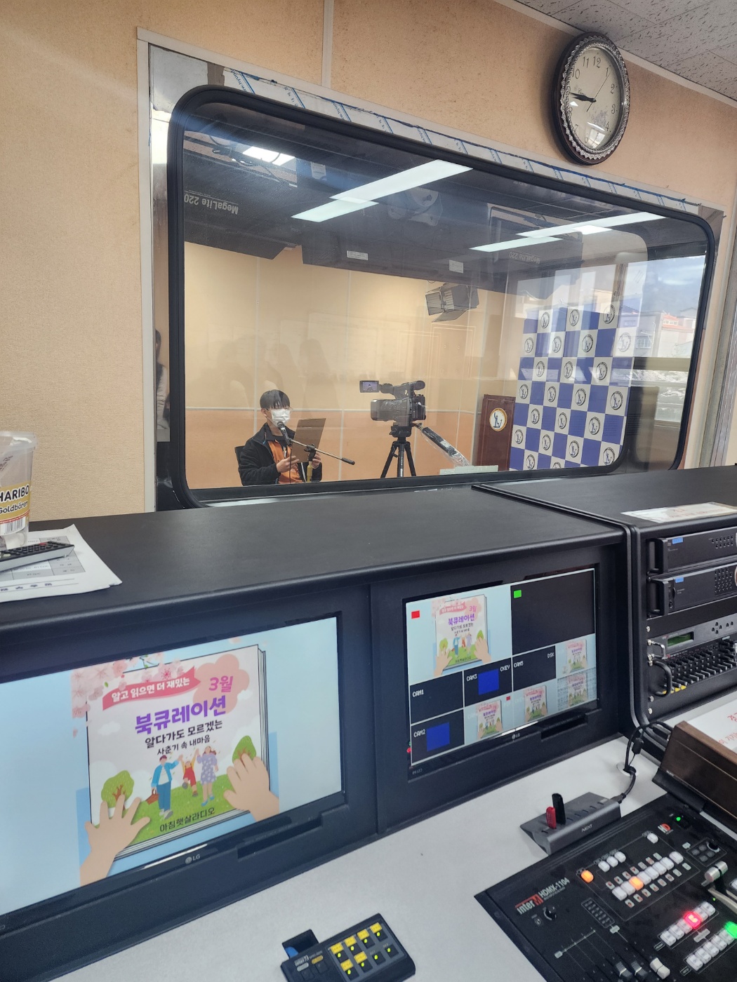 용원중학교, 세계 책의 날을 맞이하여 다양한 독서 캠페인 열다 - 관련이미지3