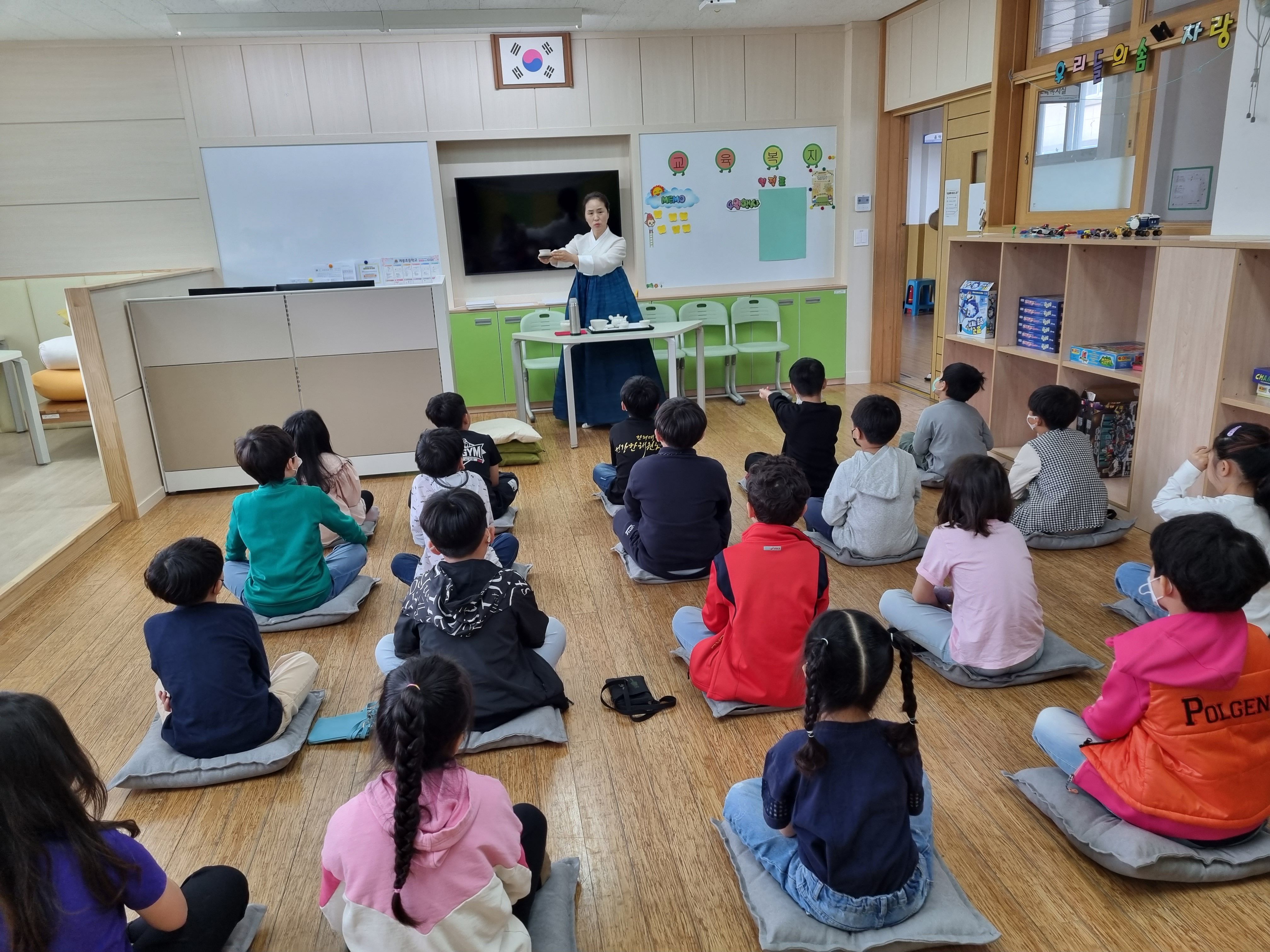 계룡초, 다도 예절 수업으로 인성교육 및 전통 예법을 배워요. - 관련이미지1