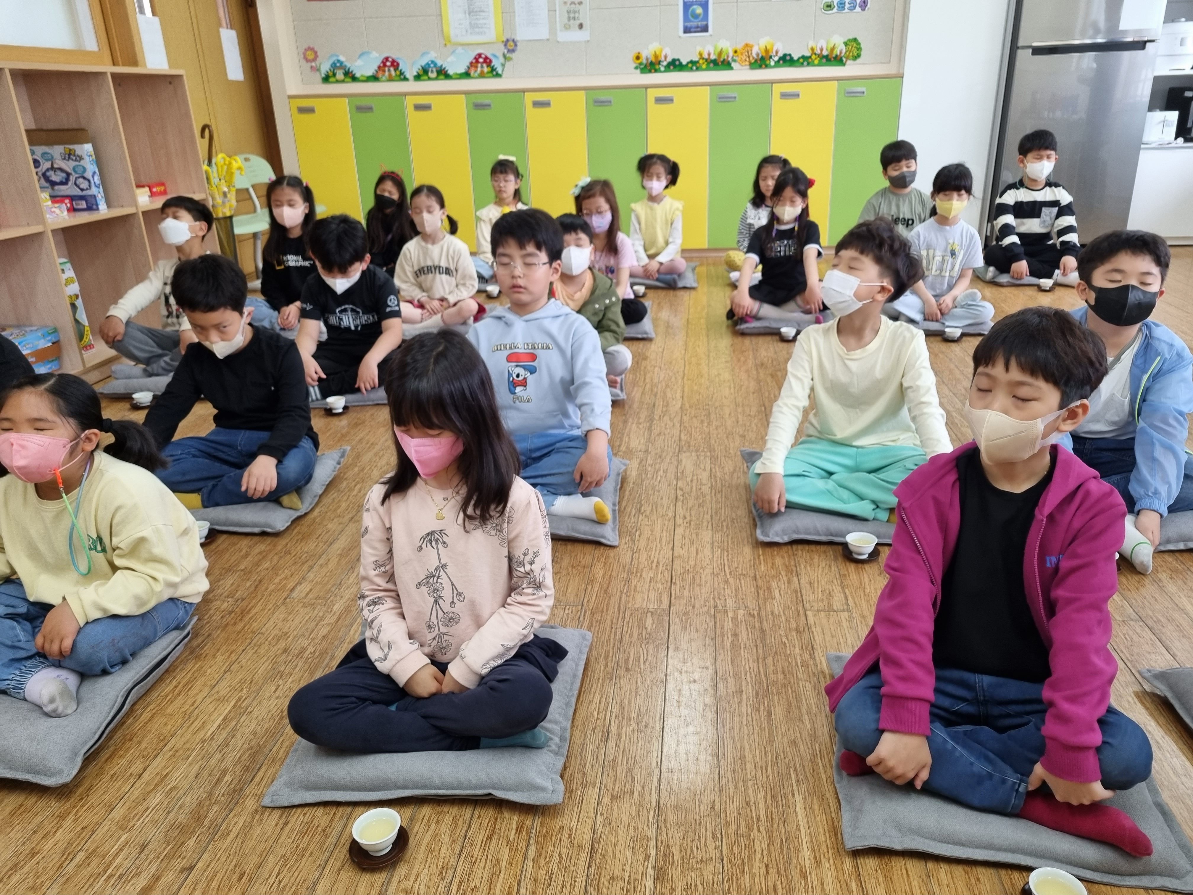 계룡초, 다도 예절 수업으로 인성교육 및 전통 예법을 배워요. - 관련이미지2