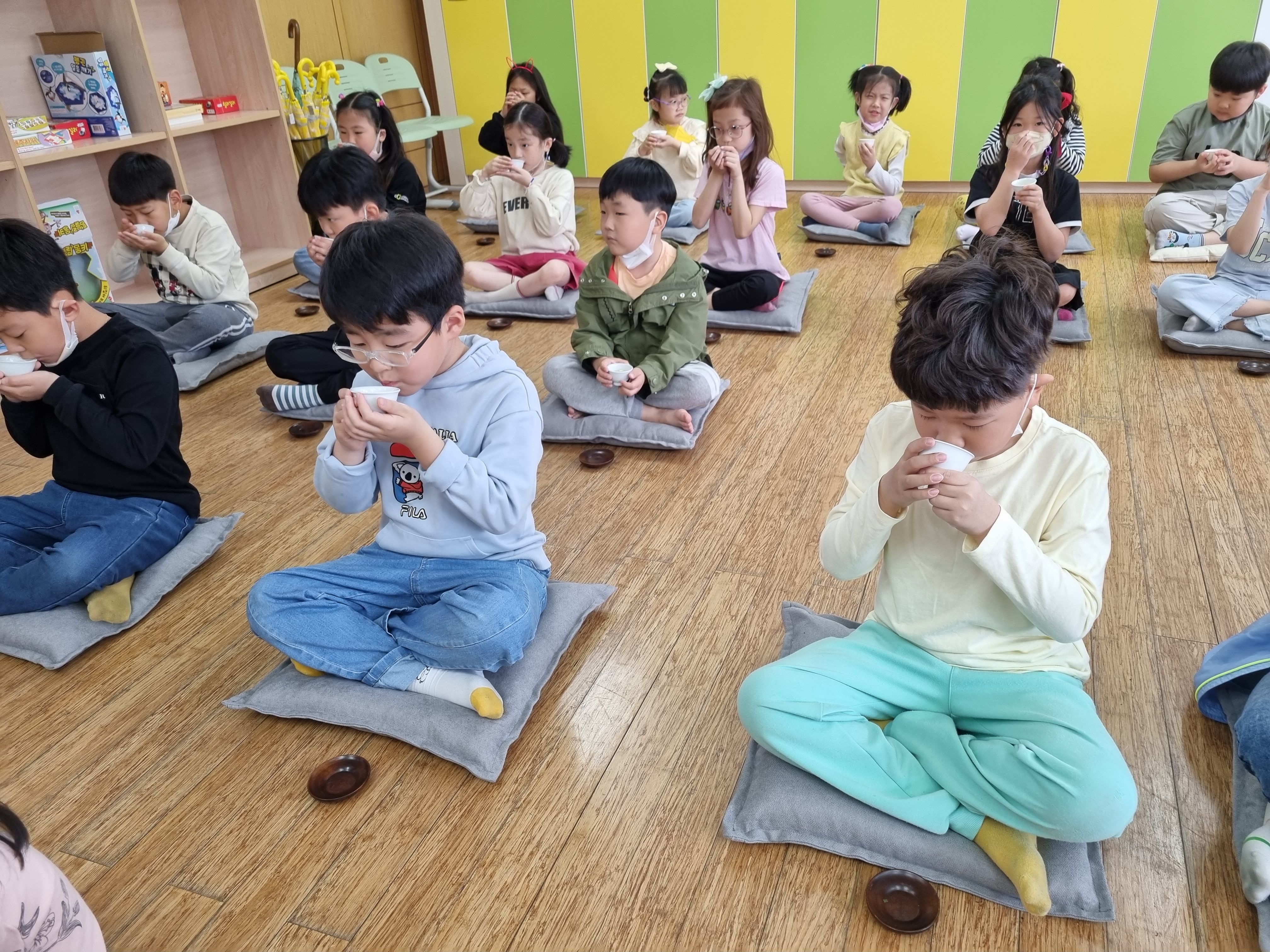 계룡초, 다도 예절 수업으로 인성교육 및 전통 예법을 배워요. - 관련이미지3