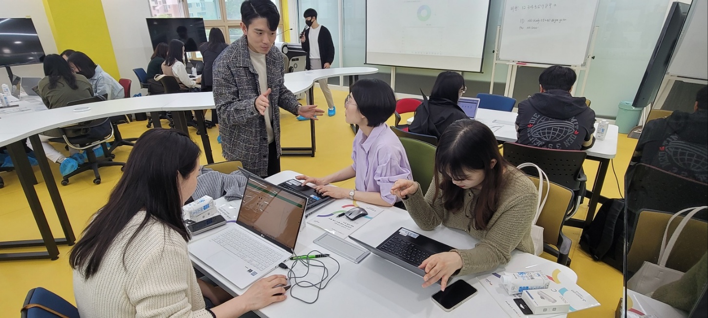 아이톡톡-아이북을 활용한 미래형 수업을 맛보다(초등교육과 이정은 ☎268-1114 또는 신재봉 ☎268-1115) - 관련이미지1
