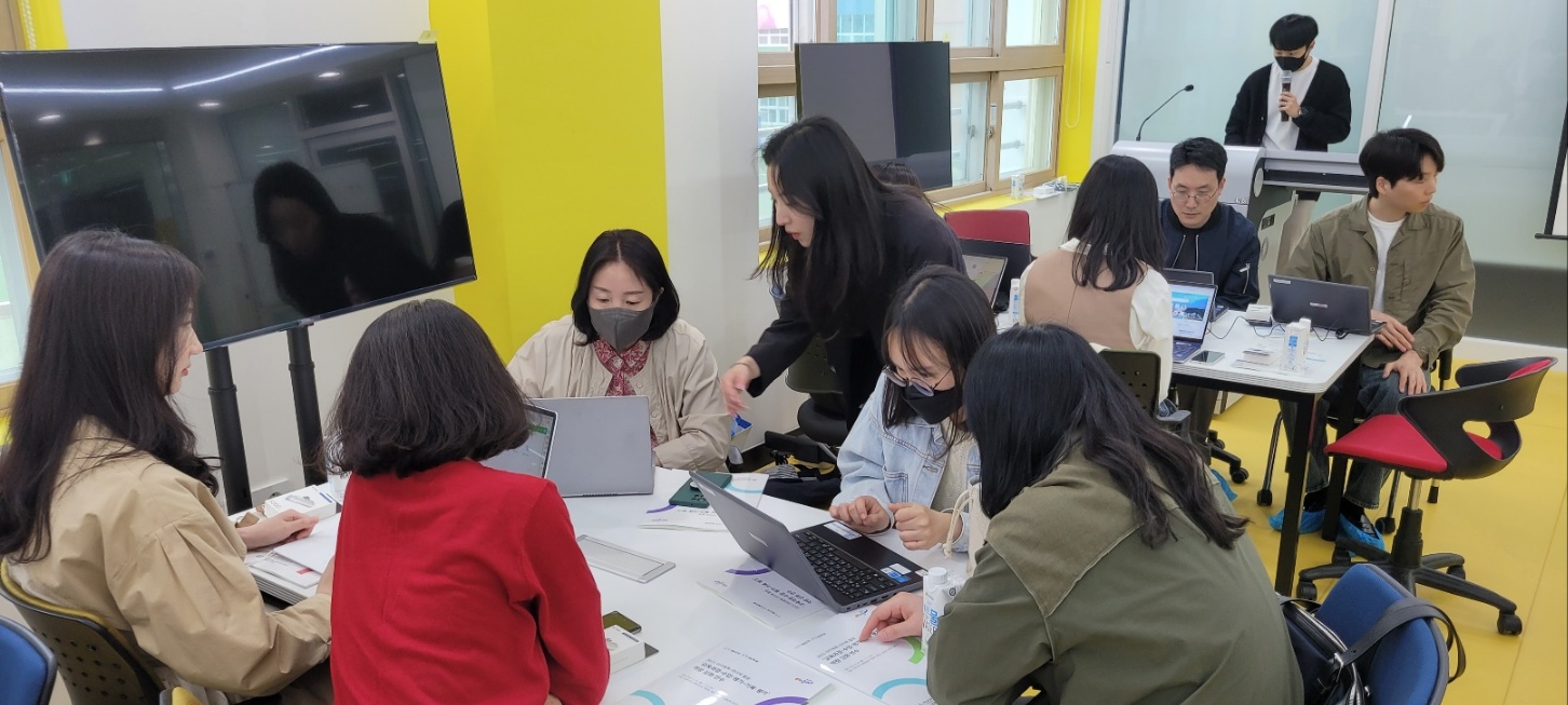 아이톡톡-아이북을 활용한 미래형 수업을 맛보다(초등교육과 이정은 ☎268-1114 또는 신재봉 ☎268-1115) - 관련이미지2