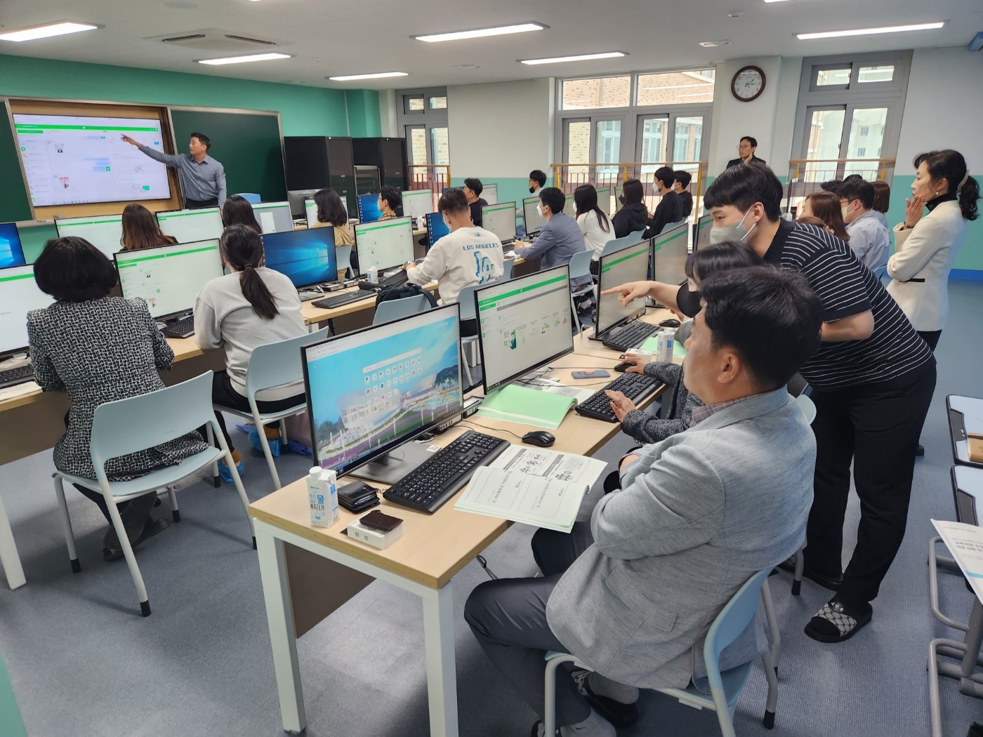 아이톡톡-아이북을 활용한 미래형 수업을 맛보다(초등교육과 이정은 ☎268-1114 또는 신재봉 ☎268-1115) - 관련이미지3