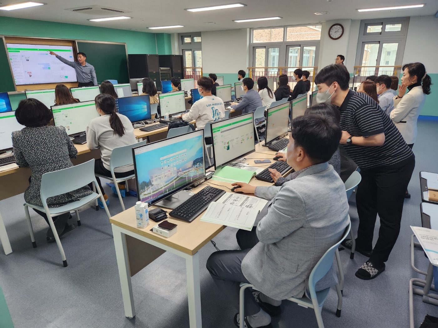 아이톡톡-아이북을 활용한 미래형 수업을 맛보다(초등교육과 이정은 ☎268-1114 또는 신재봉 ☎268-1115) - 관련이미지4