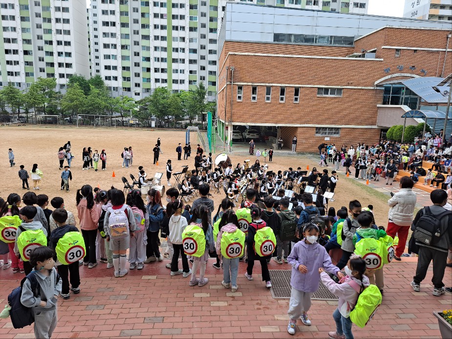 봉명초등학교, 음악이 흐르는 즐거운 등굣길 - 관련이미지3