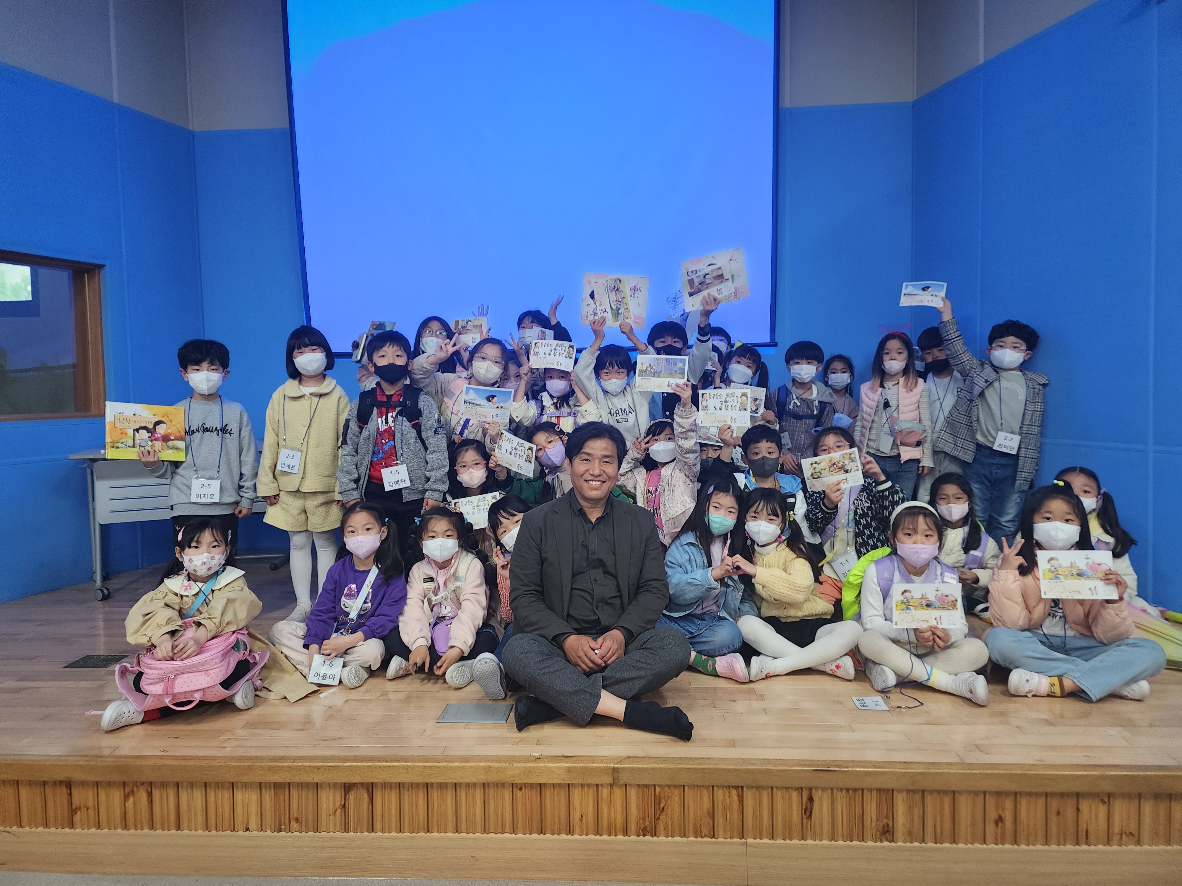진영중앙초, 작가와의 만남으로 ‘책의 탄생’이야기로 책에 빠져 빠져~ - 관련이미지4