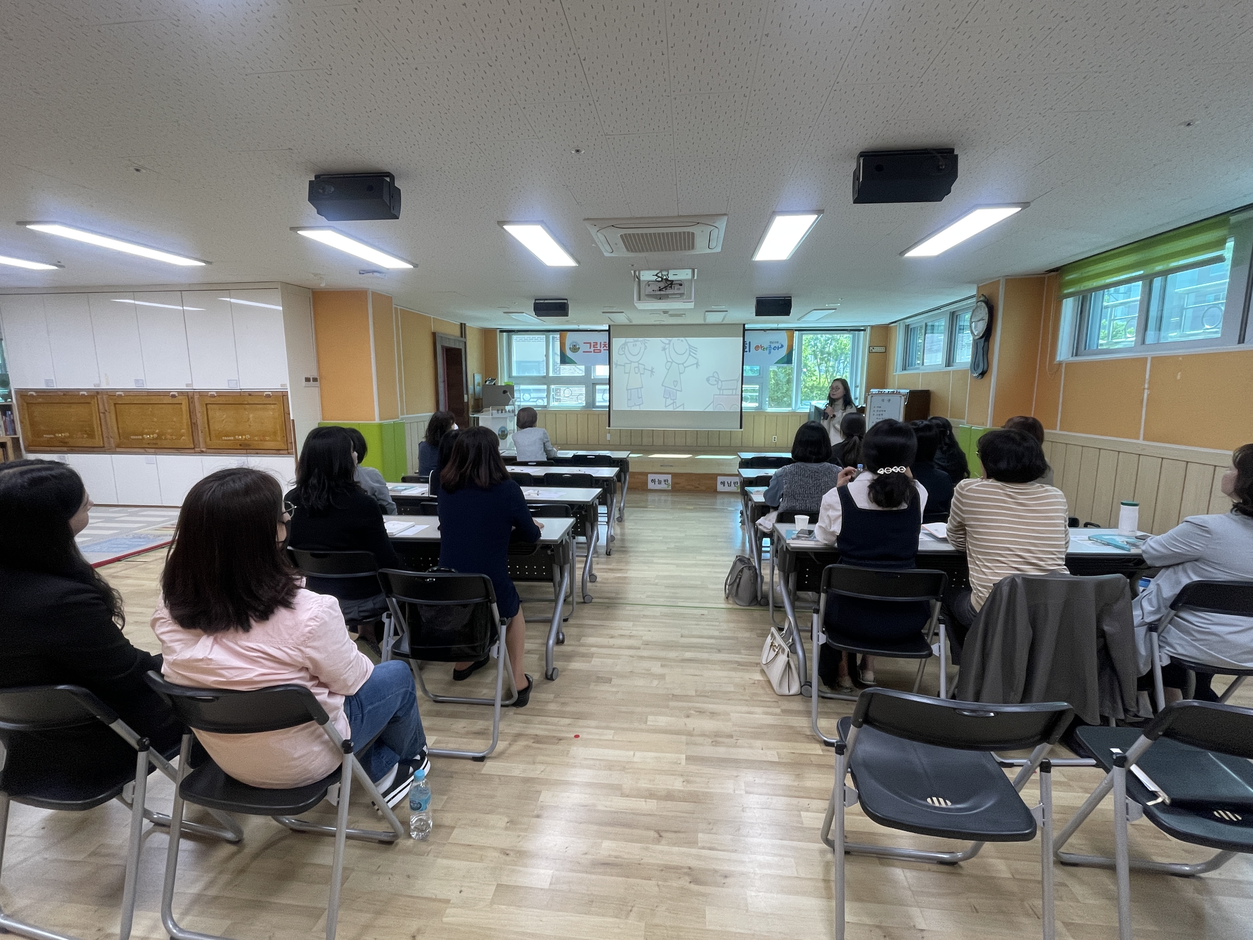 진주한울유치원, 교육과정 거점유치원ㆍ지역연합 전문적 학습공동체 콜라보 연수 실시 <그림책 하브루타 연수를 통한 교원 역량 강화> - 관련이미지2