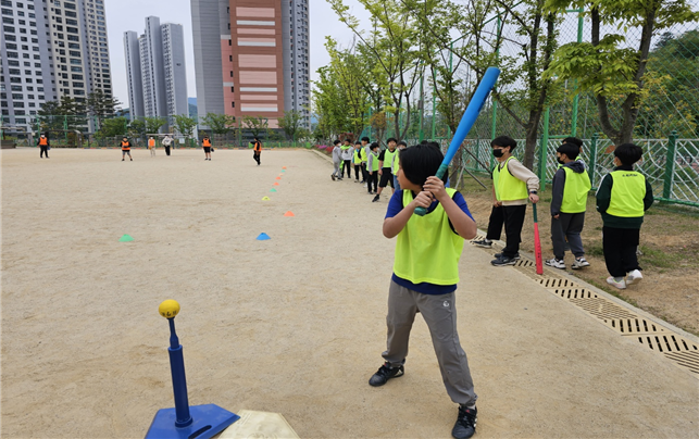 의창초등학교 티볼, 풋볼 스포츠클럽 실시 - 관련이미지3