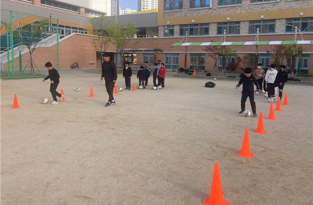 의창초등학교 티볼, 풋볼 스포츠클럽 실시 - 관련이미지4