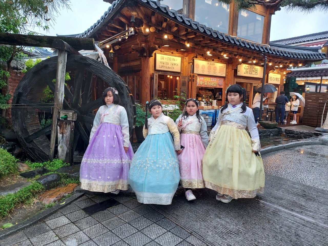 전주한옥마을에 에나무지개가 활짝 피었습니다! - 관련이미지3