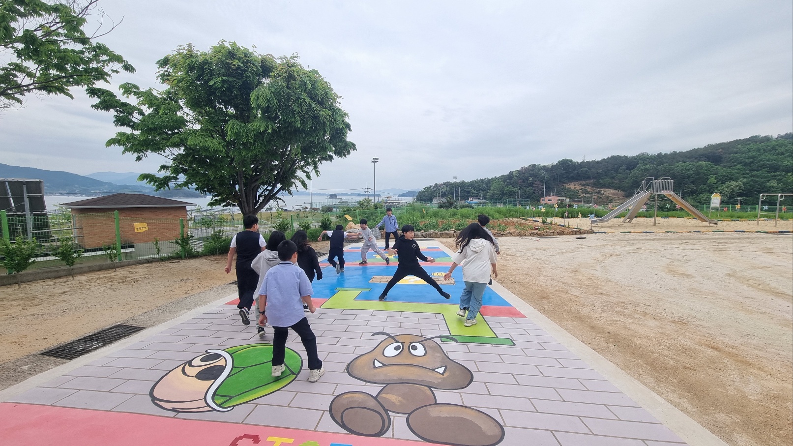 노량초, 꿈을 그리는 아름다운 학교 사업을 만든 놀이 공간 공개행사 열어 - 관련이미지1