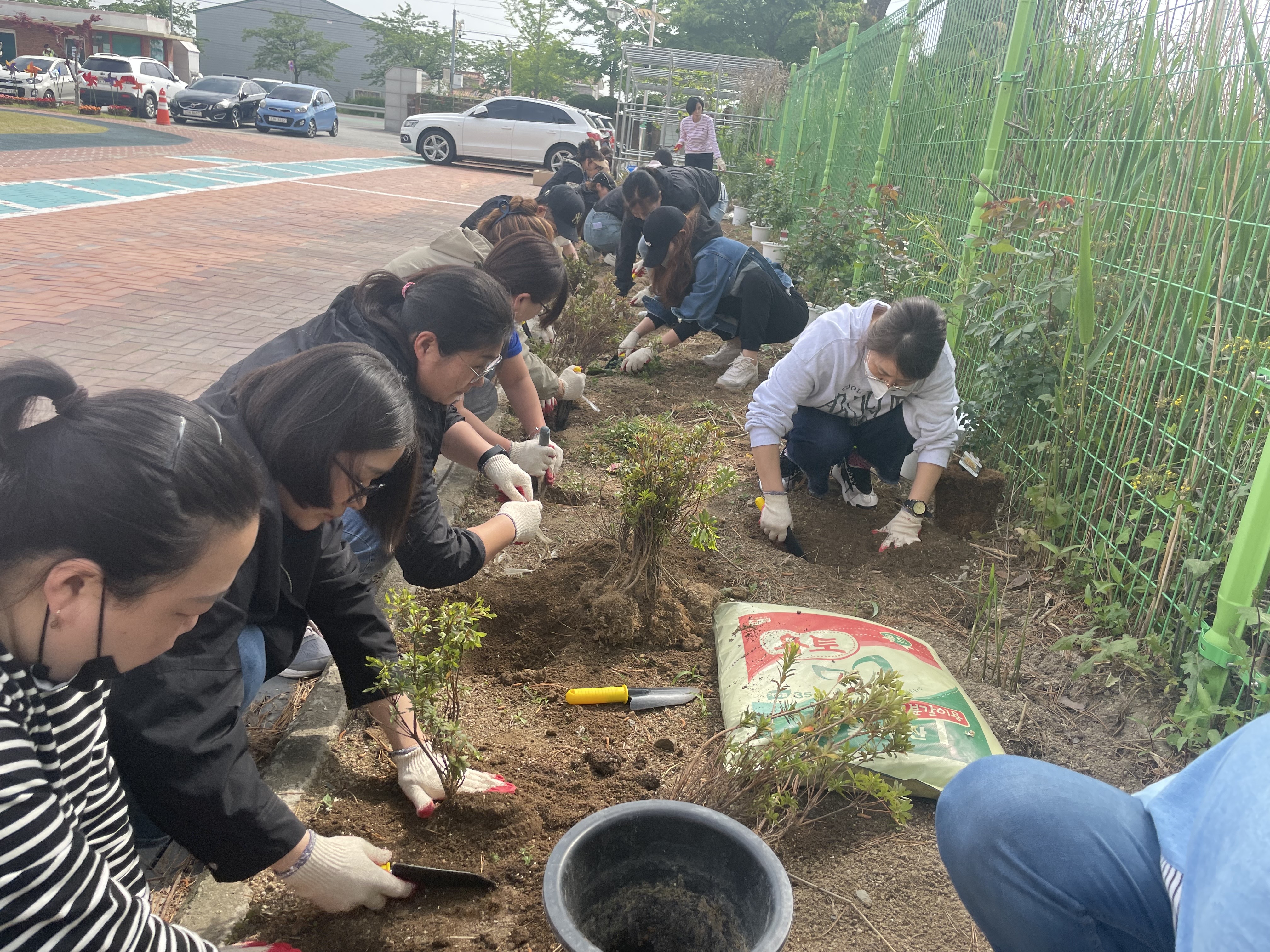 김해은혜학교, 학부모와 함께 학교 가꾸기 - 관련이미지3