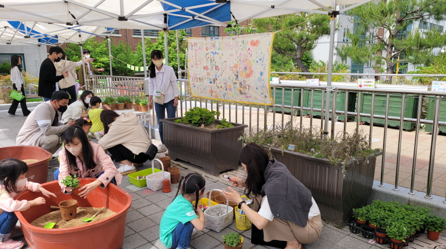 용호유치원, 제2회 가족과 함께하는 봄 축제 열리다 - 관련이미지2