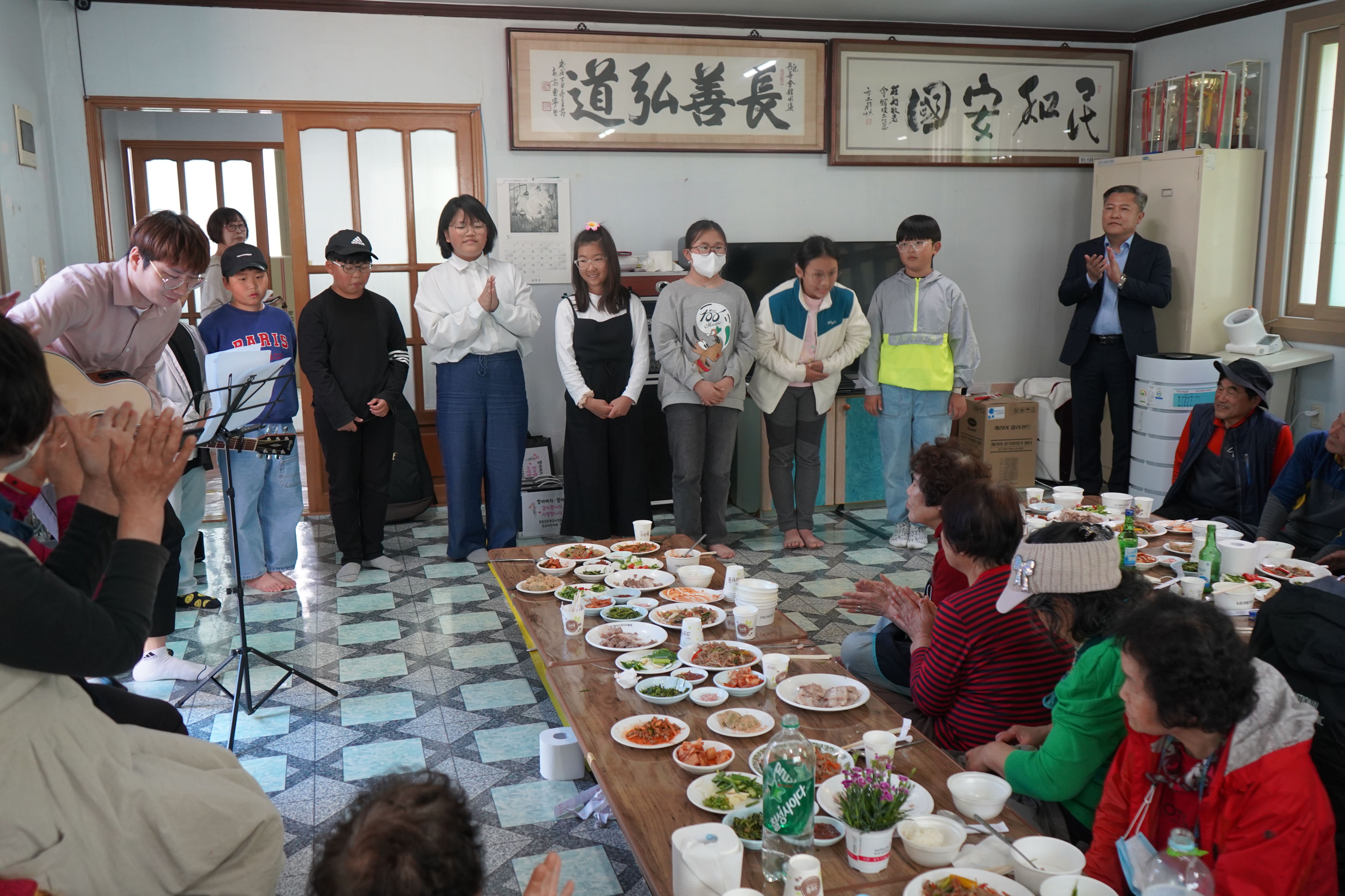 양산 원동초이천분교장 전교생, 마을 어른들께 사랑을 전해드리다. - 관련이미지2