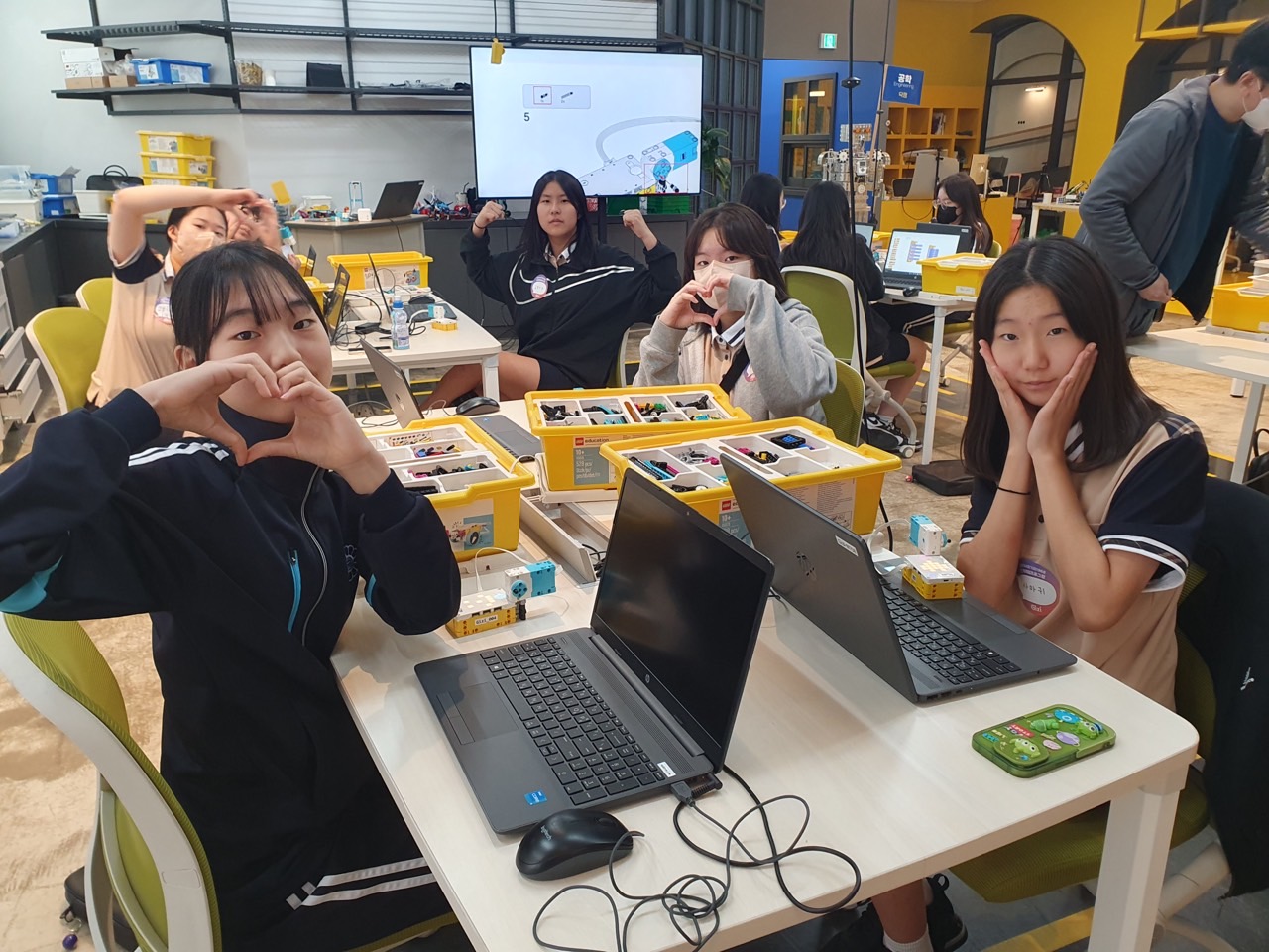 함안여자중학교, 부산 알로이시오기지 1968에서 가진 자유학기제 진로 체험활동 - 관련이미지1