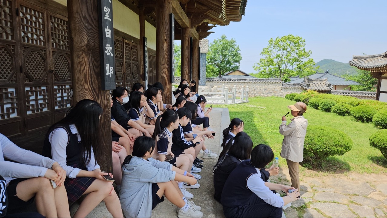 함안여자중학교, 우리 고장과 학교의 역사를 탐방하는 학년 특색 프로그램 가져 - 관련이미지3