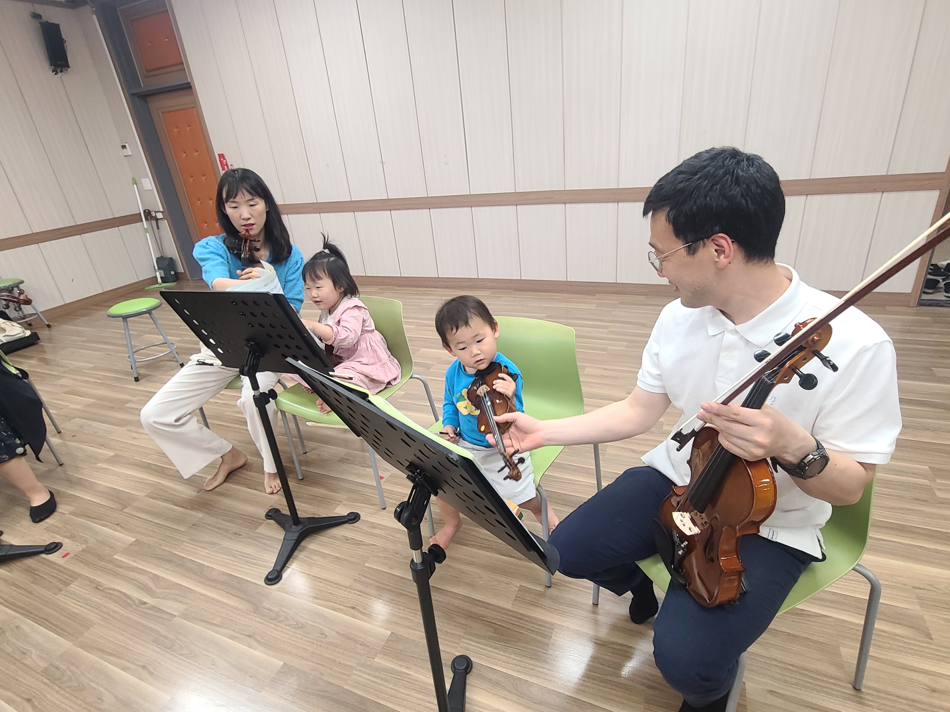 3대가 함께하는 ‘사랑의 하모니’(학교혁신과 구민회 ☎253-1656) - 관련이미지1