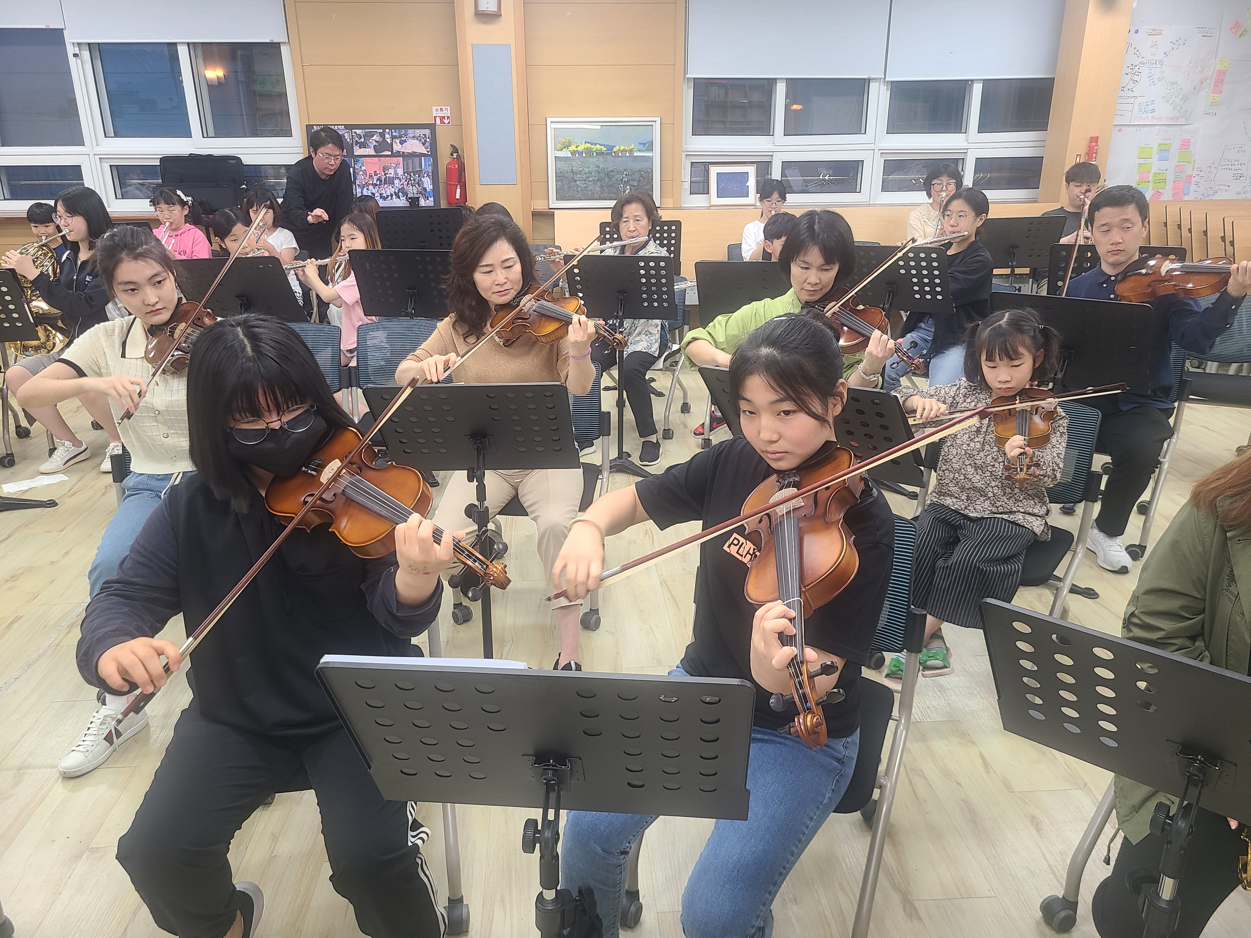 3대가 함께하는 ‘사랑의 하모니’(학교혁신과 구민회 ☎253-1656) - 관련이미지3