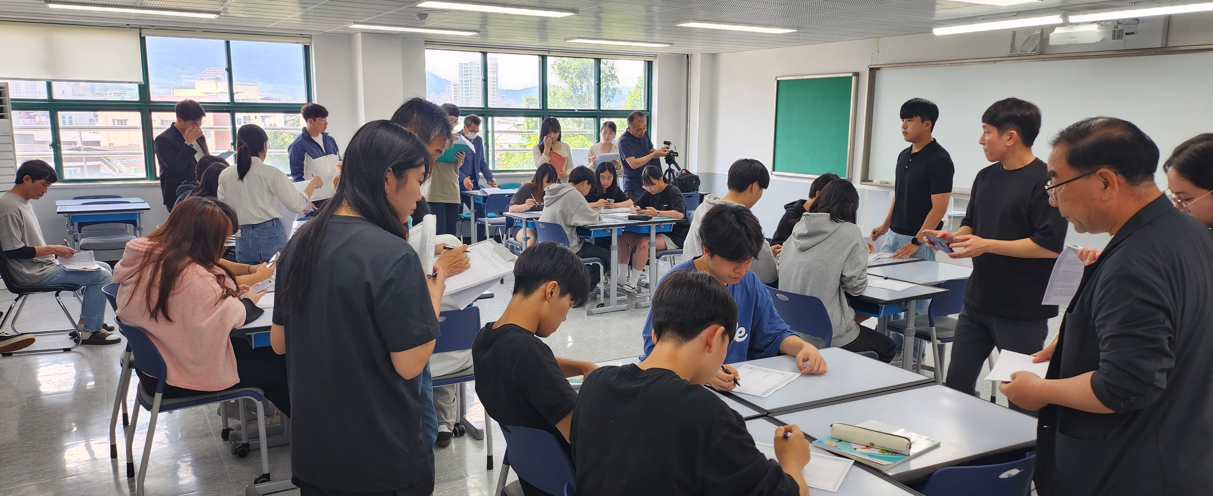 거창교육지원청, 배움중심수업 실천을 위한  중등 수업혁신 전문적학습공동체 컨설팅 실시 - 관련이미지2