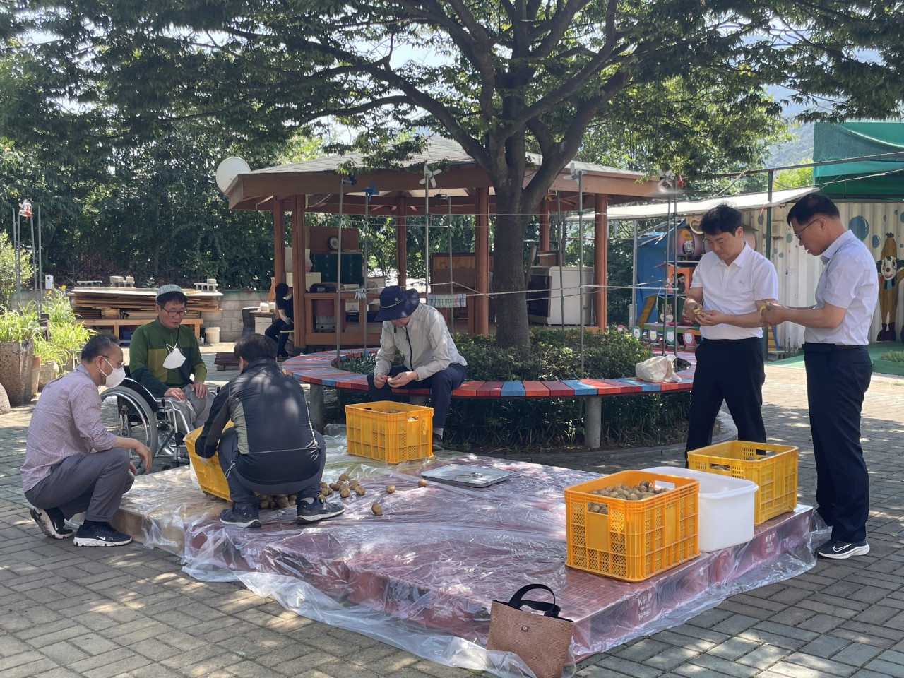 김해교육지원청, 장애인생활시설에서 청렴 봉사활동 펼쳐 - 관련이미지3