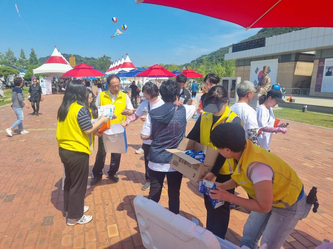 남해교육지원청, 남해마늘한우축제와 함께 청렴 캠페인 전개 - 관련이미지2
