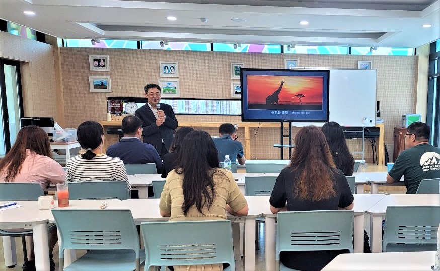 함안여자중학교, 행복학교 나눔으로 성장하는 행복 교육 특강 개최 - 관련이미지3