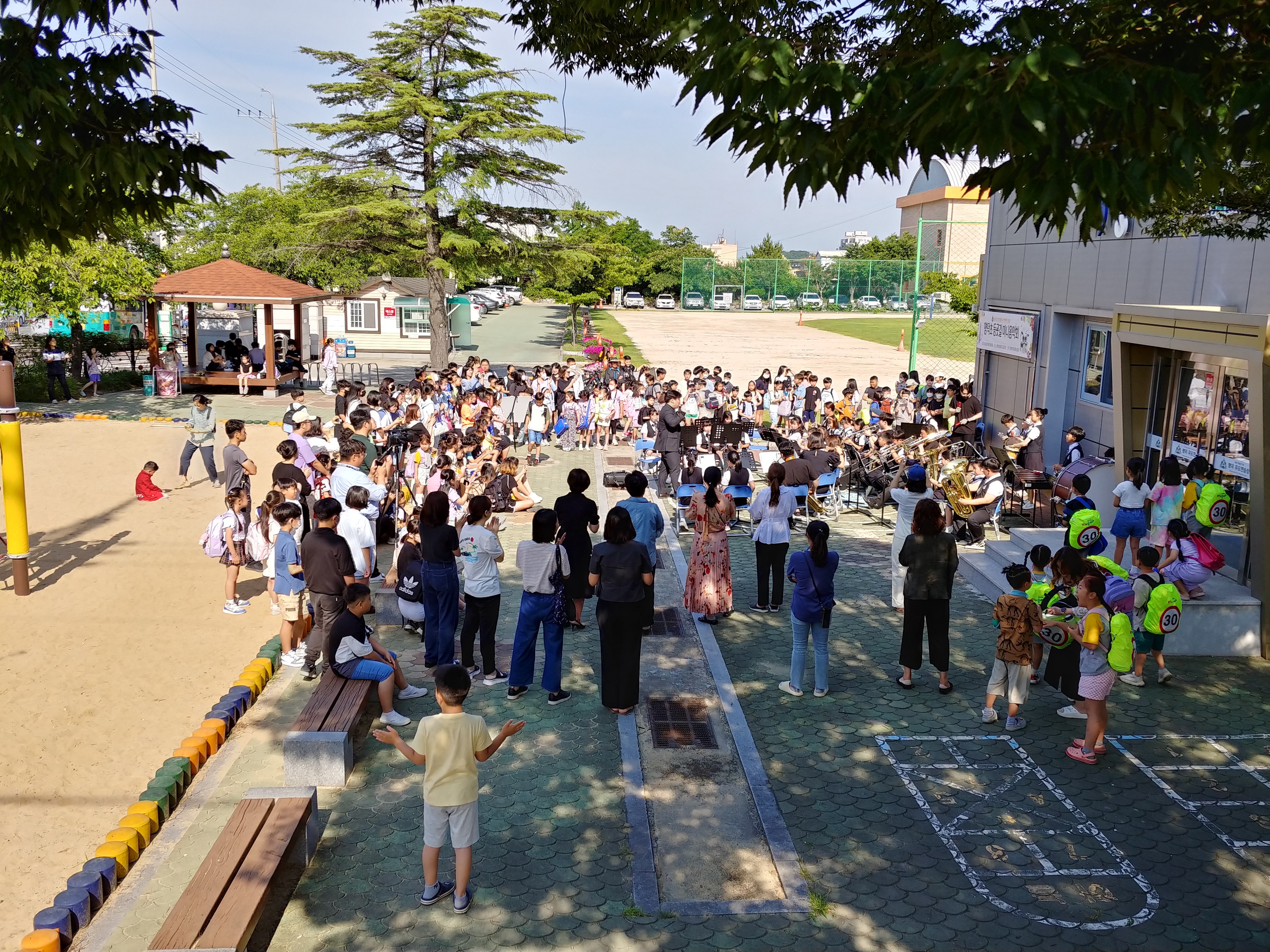 명덕초 윈드오케스트라, 행복한 아침을 여는  등굣길 미니 음악회 운영 - 관련이미지6