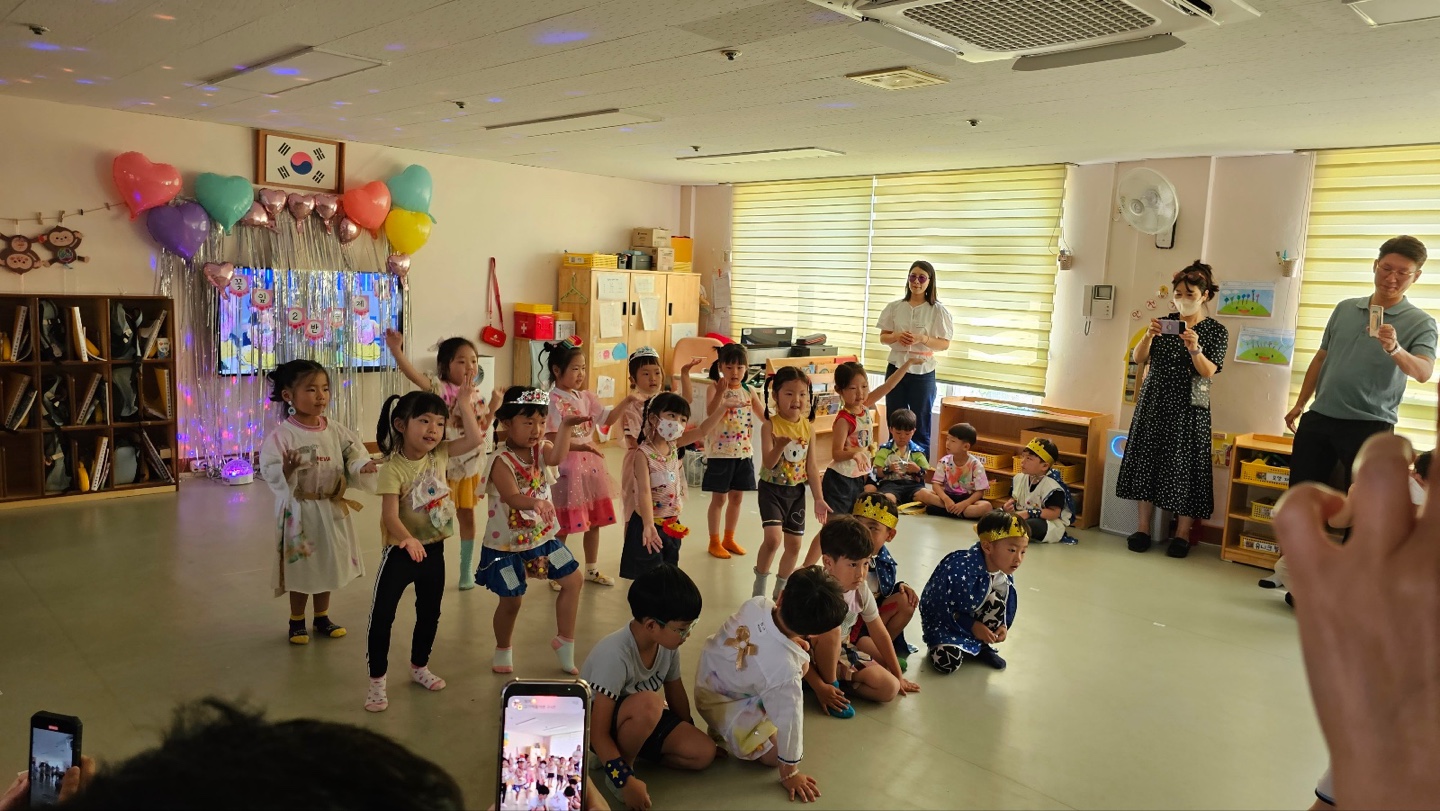 우리 아이 유치원에서 이렇게 놀며 배워요! - 관련이미지6
