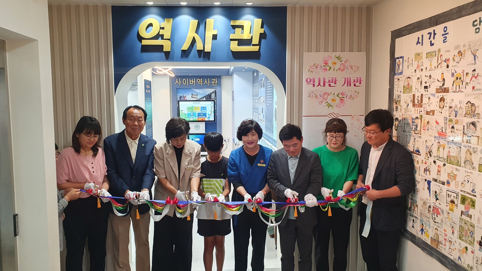 ‘113년 의령초등학교 역사를 한눈에’ - 의령초등학교 역사관(사이버 역사관 포함) 개관 - - 관련이미지1