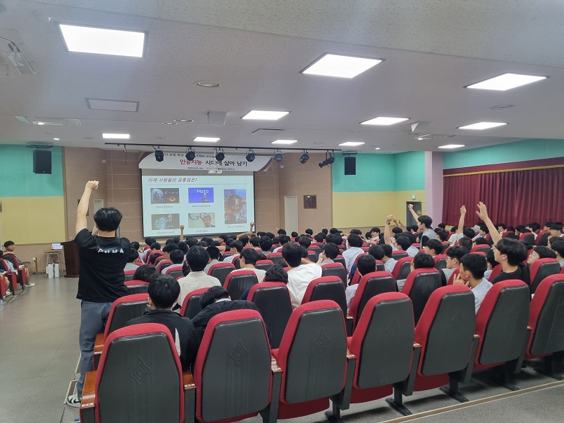 창원중앙고등학교 학생과 교직원 대상 명사초청특강 - 관련이미지2