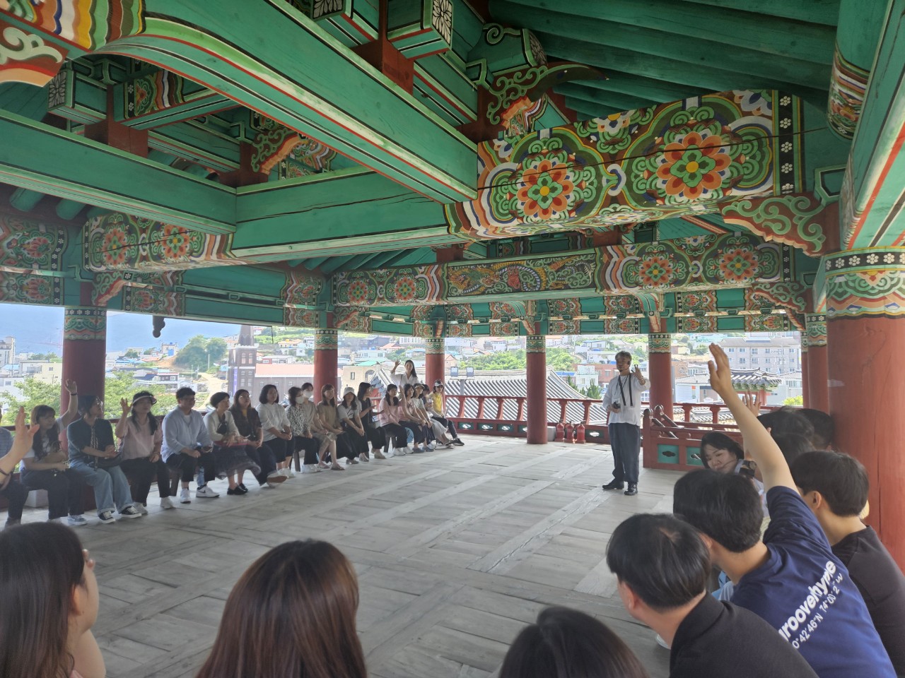 115년 역사와 전통이 있는 통영초등학교의 과거와 현재, 그리고 미래를 향한 힘찬 발돋움 ‘나는 자랑스러운 통영 초등학교 어린이입니다.’ - 관련이미지1