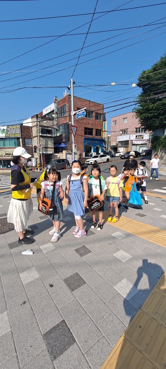 함께해서 더 안전하고 신나는 등굣길 - 관련이미지2