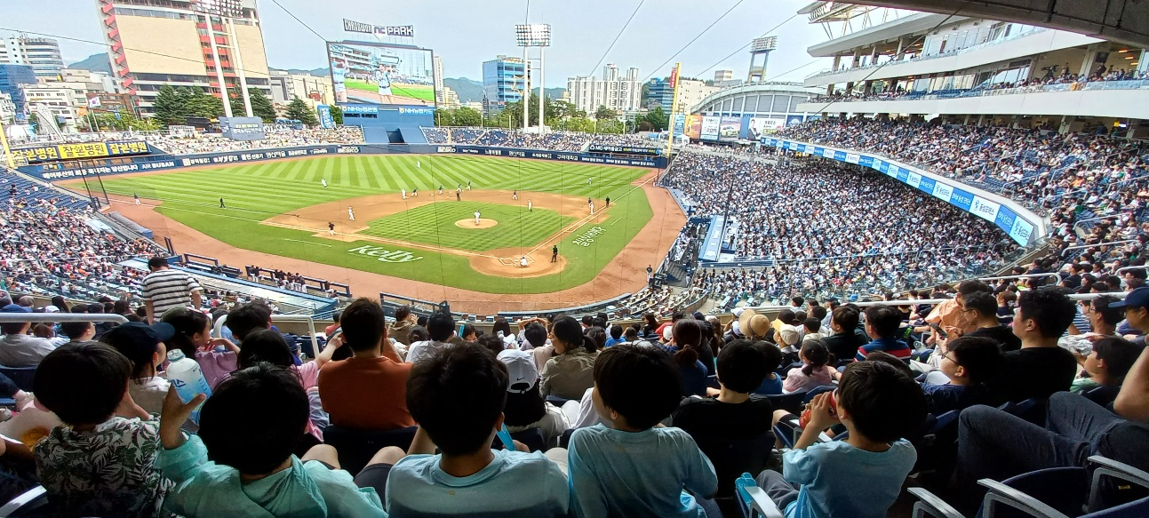 김해교육지원청, NC다이노스 야구 관람 1,250명 큰 호응 - 관련이미지1