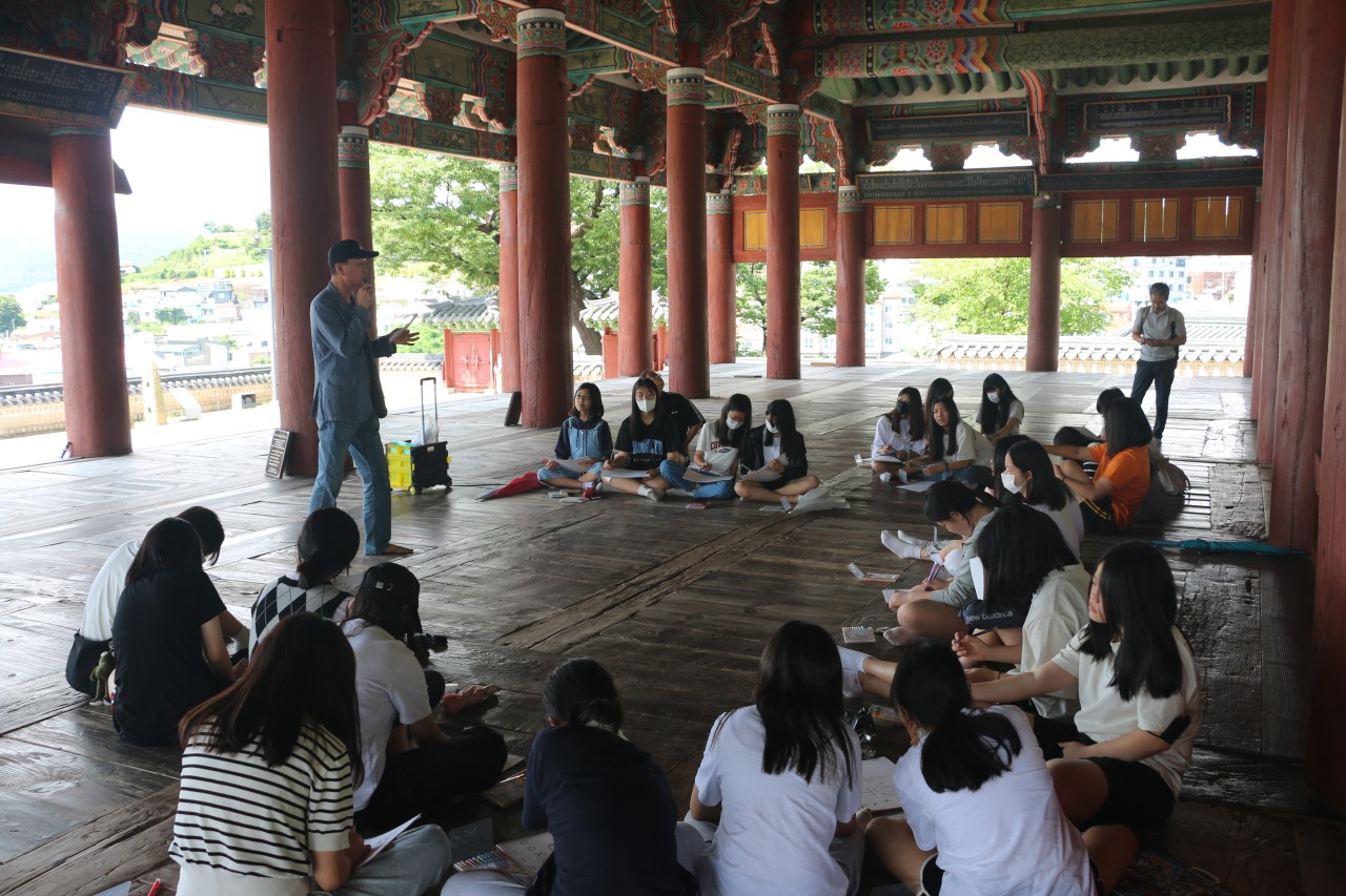 마산무학여중, 우리고장 역사탐방 열아홉번째 통영에서 ‘평화의 길을 걷다’ - 관련이미지1