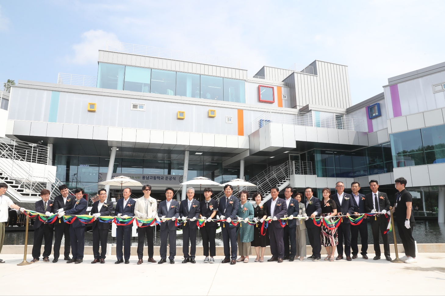 용남고, 혁신적 공간으로 재탄생하다(미래학교추진단 조재호 ☎268-1061 또는 문제관 ☎268-1063) - 관련이미지2