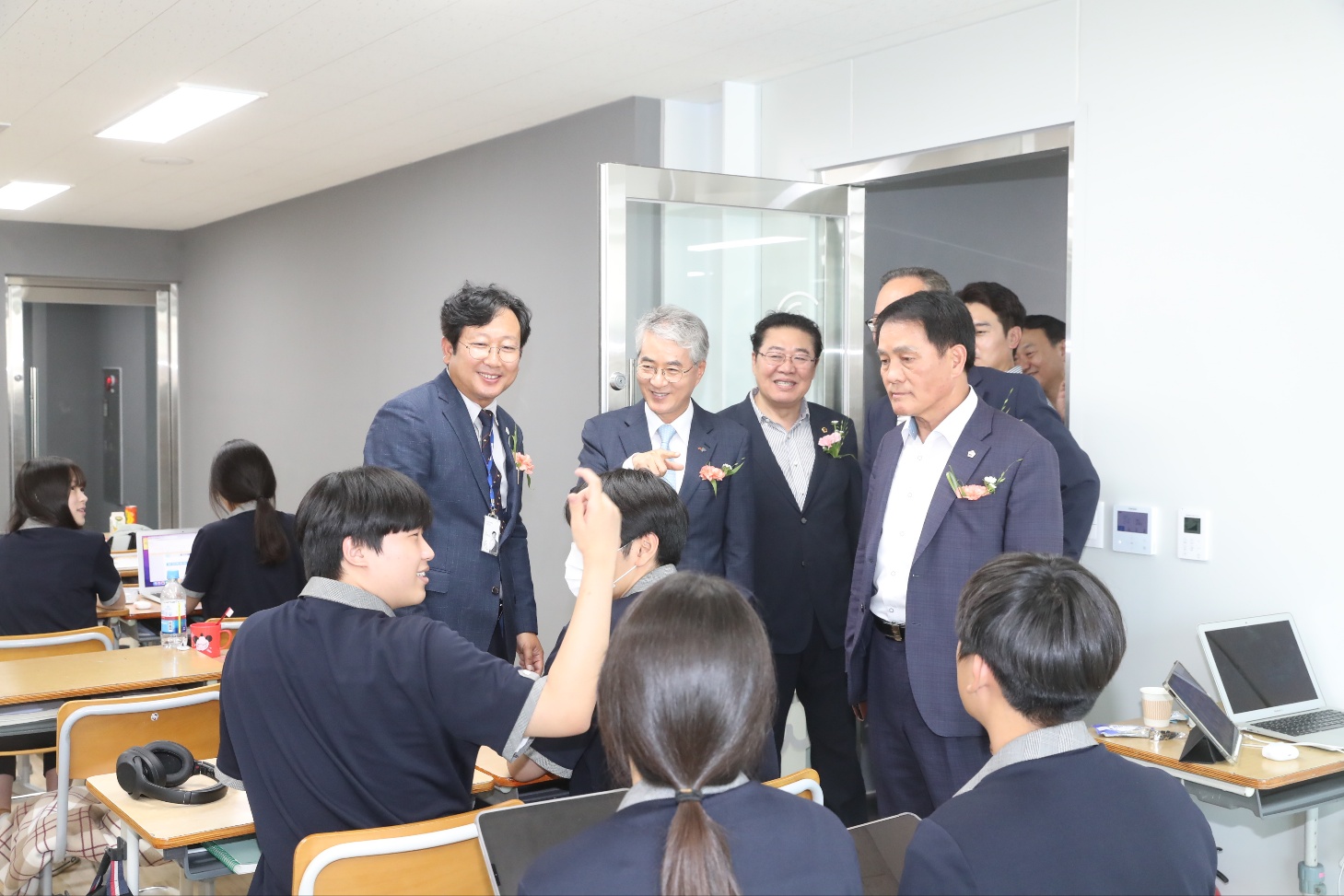 용남고, 혁신적 공간으로 재탄생하다(미래학교추진단 조재호 ☎268-1061 또는 문제관 ☎268-1063) - 관련이미지3