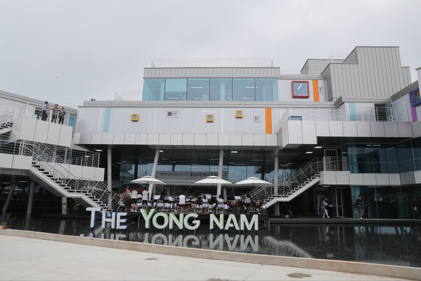 용남고, 혁신적 공간으로 재탄생하다(미래학교추진단 조재호 ☎268-1061 또는 문제관 ☎268-1063) - 관련이미지4