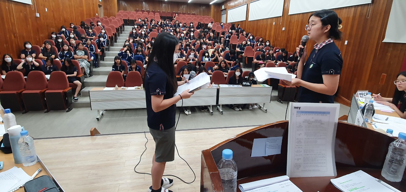 마산무학여중, 제5회 학년별 디베이트 결선과 캠프 연이어 열어 - 관련이미지2