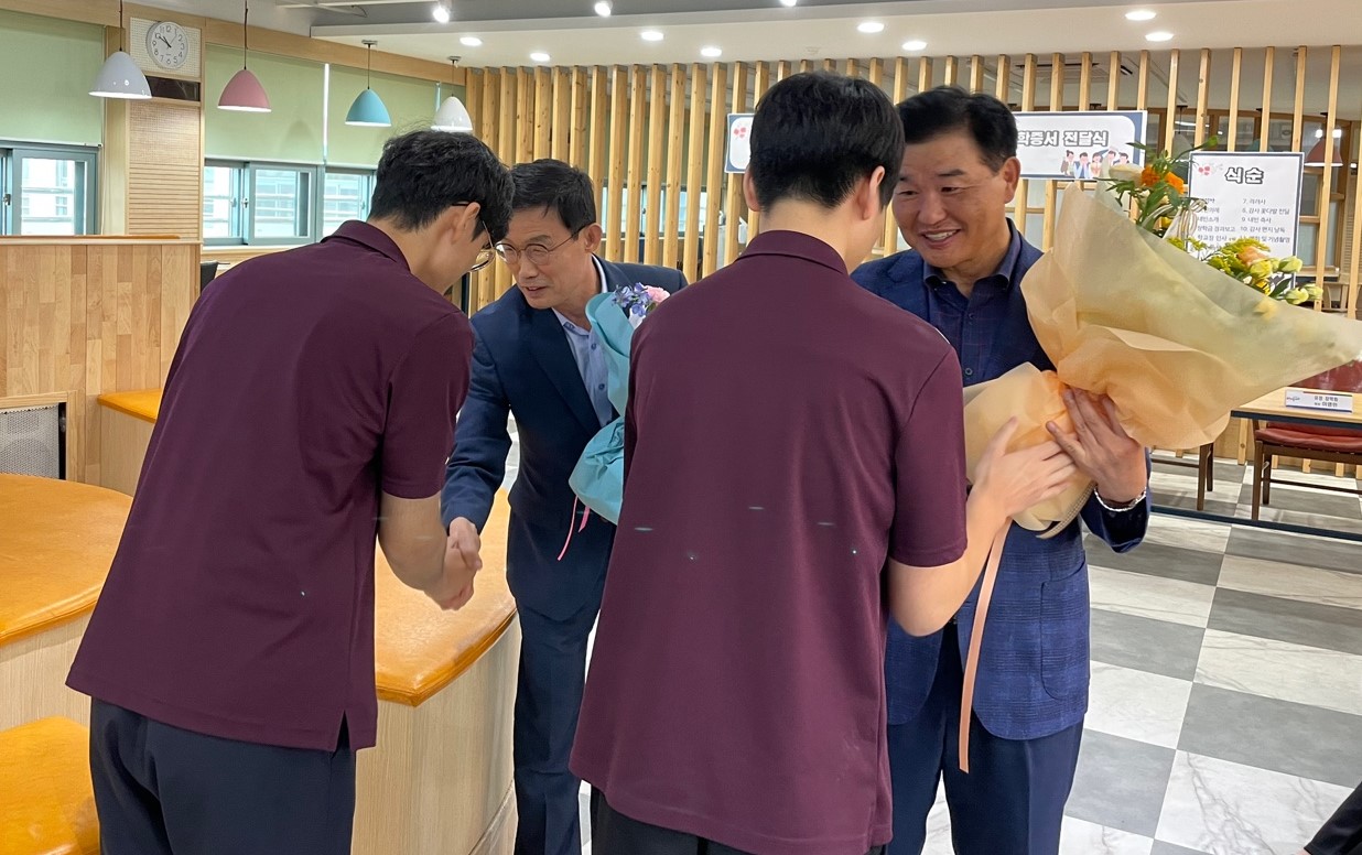 밀양고 동문, 후배 사랑의 장학금 밀양고에 전달 - 관련이미지2