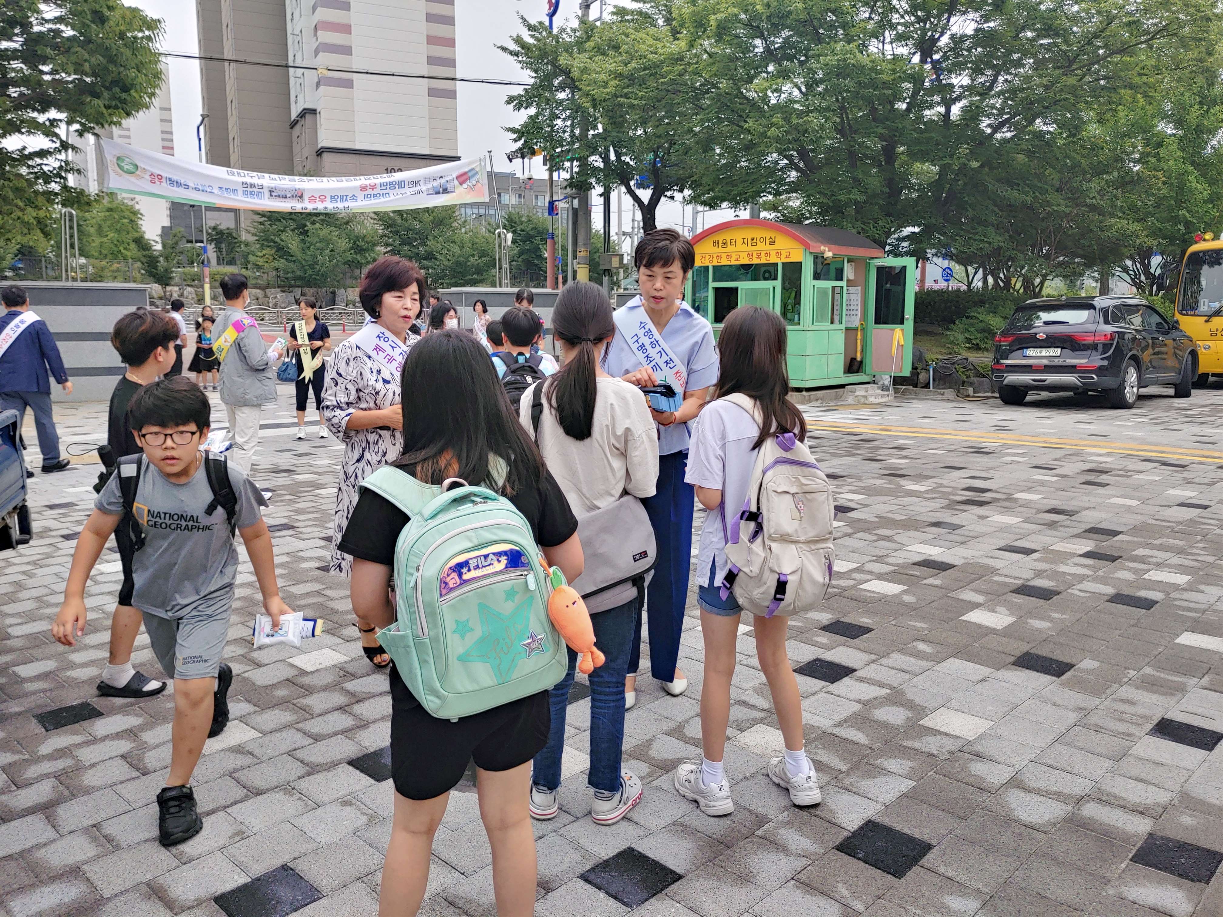 의령교육지원청, 여름철 물놀이 안전사고 예방 캠페인 실시 - 관련이미지2