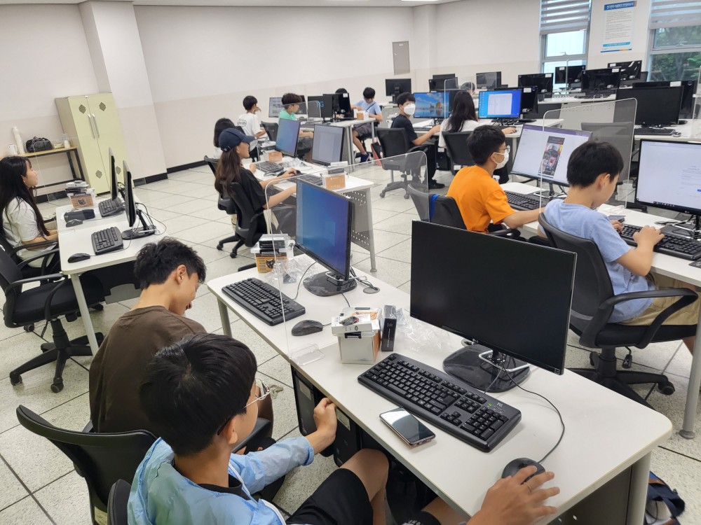 진주영재교육원, 전문가와 함께하는 특별 진로체험수업 운영 - 관련이미지2