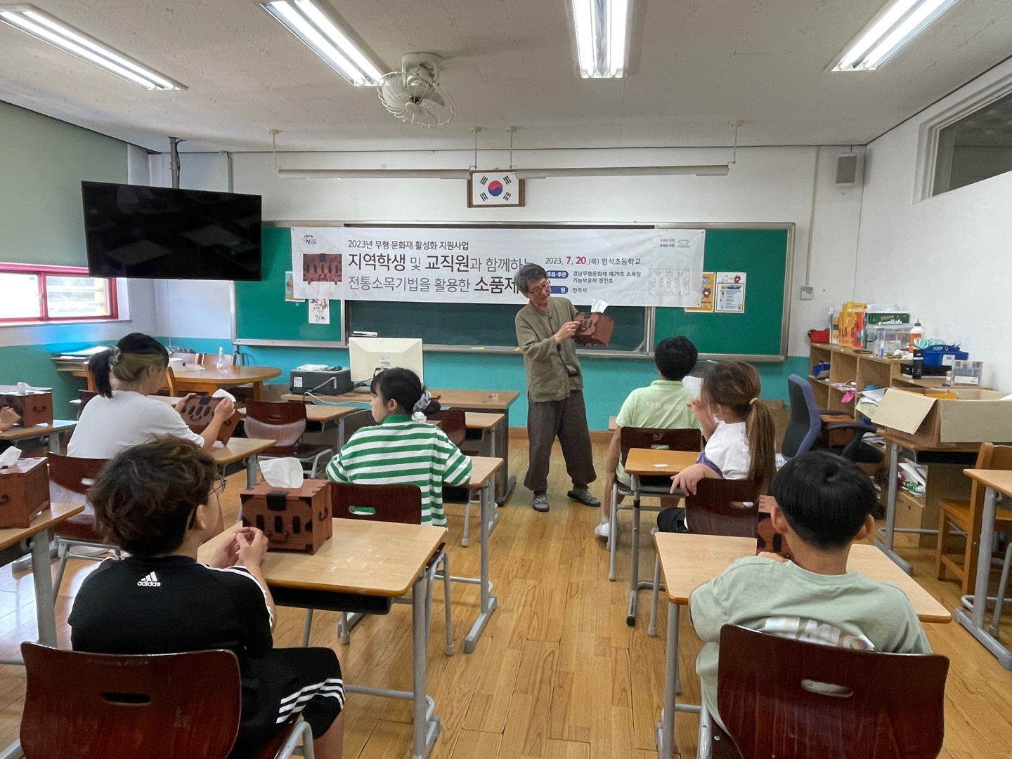 명석초, 소목 공예 체험으로 우리 고장의 자부심을 느껴요 - 관련이미지2