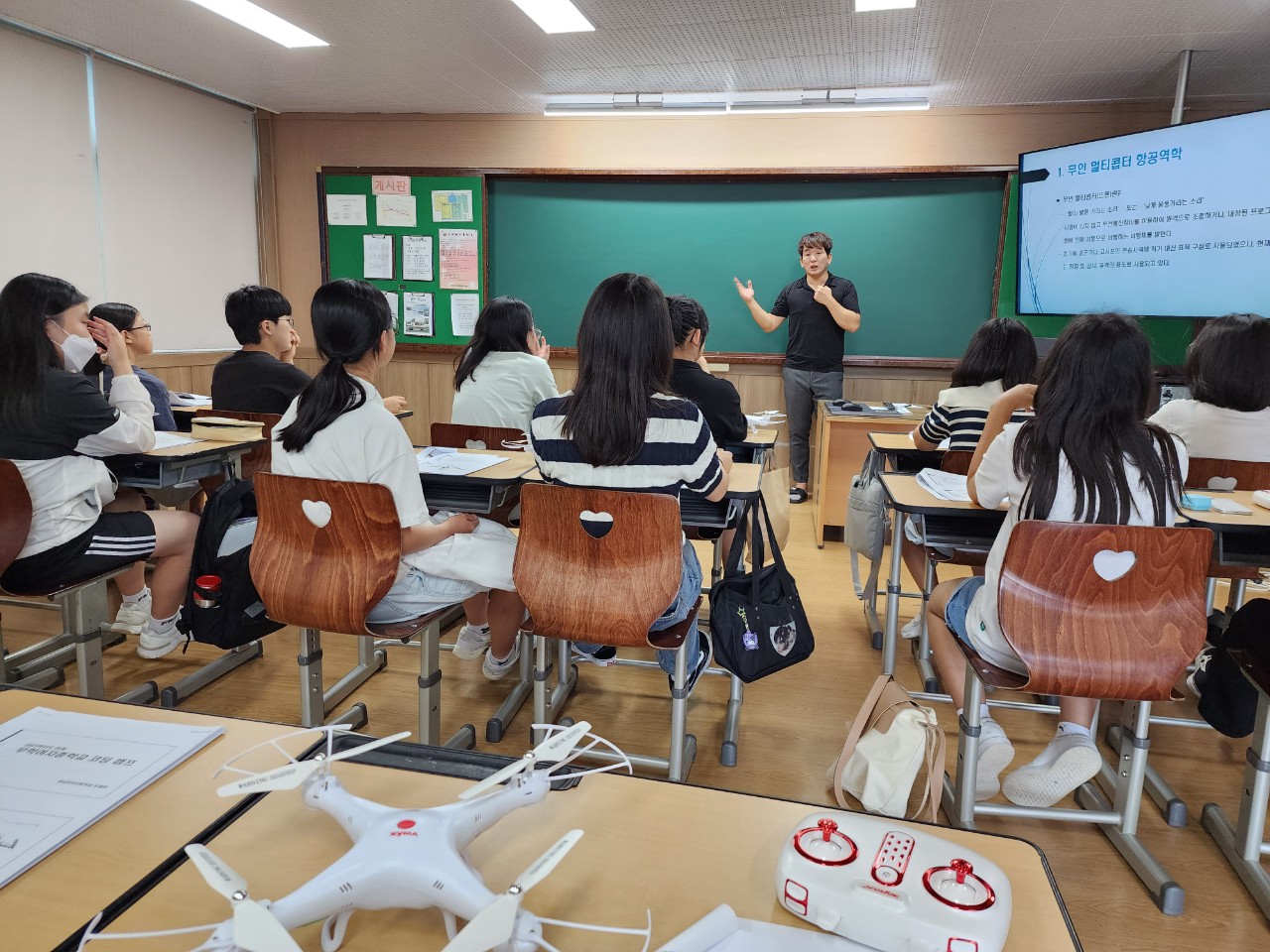 마산무학여중 방학맞이 드론캠프 ‘코딩으로 드론하라’ 실시 - 관련이미지3