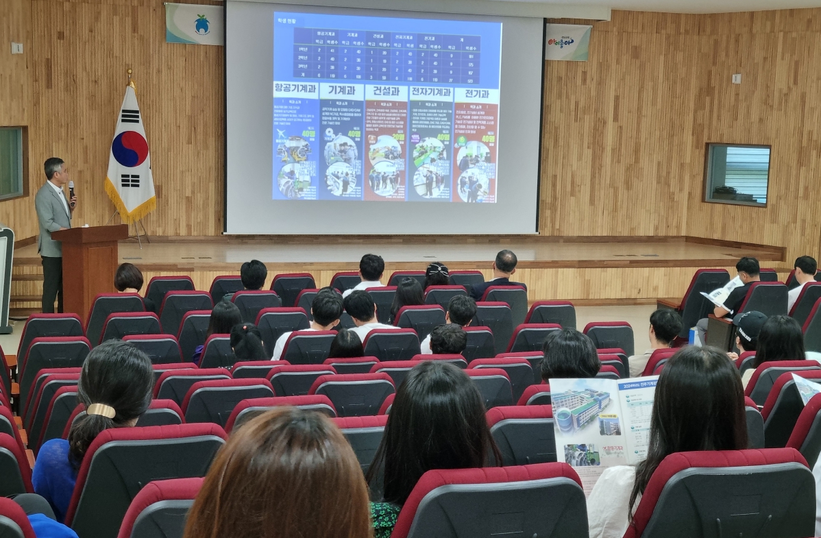 진주교육지원청, 진주 지역 특성화고 바로 알기 진로진학설명회 개최 - 관련이미지3
